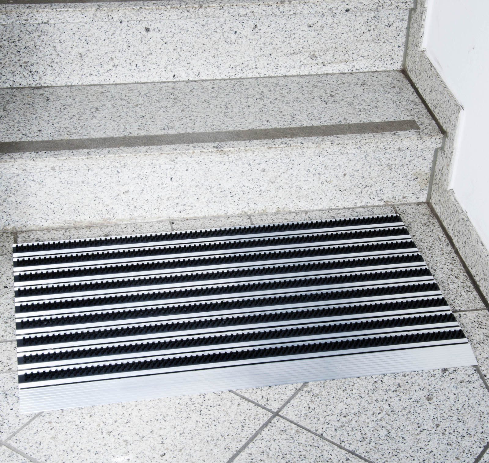 Floordirekt Fußmatte Profi Brush Slim, 50x80 cm, Schmutzfangmatte, rechteckig, Höhe: 14 mm, Extra flach – Bild 4 von 5