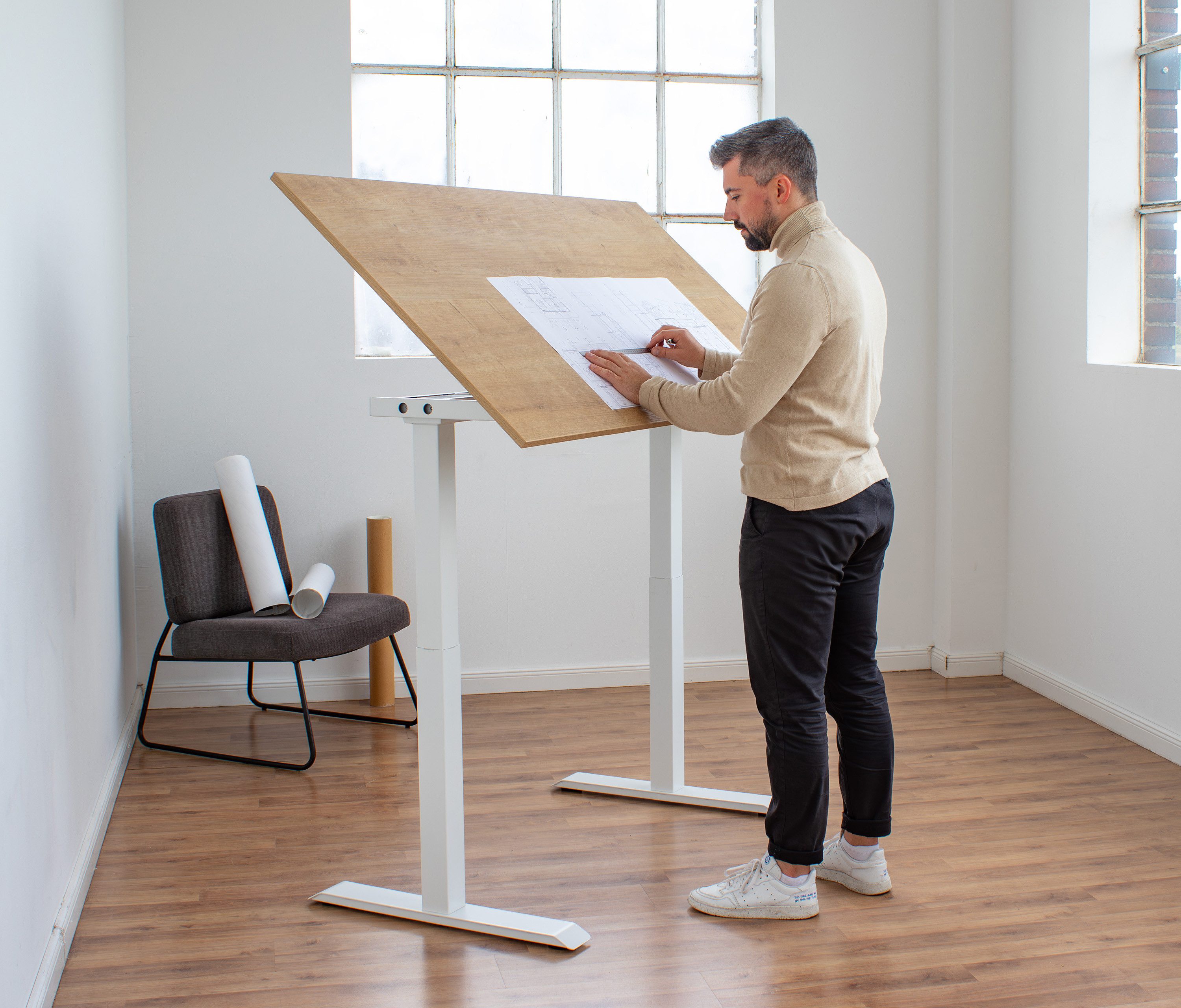 Ergolutions Schreibtisch PRIMUS Studio höhenverstellbar, 7 Jahre Garantie / neigbare Platte / Architektentisch