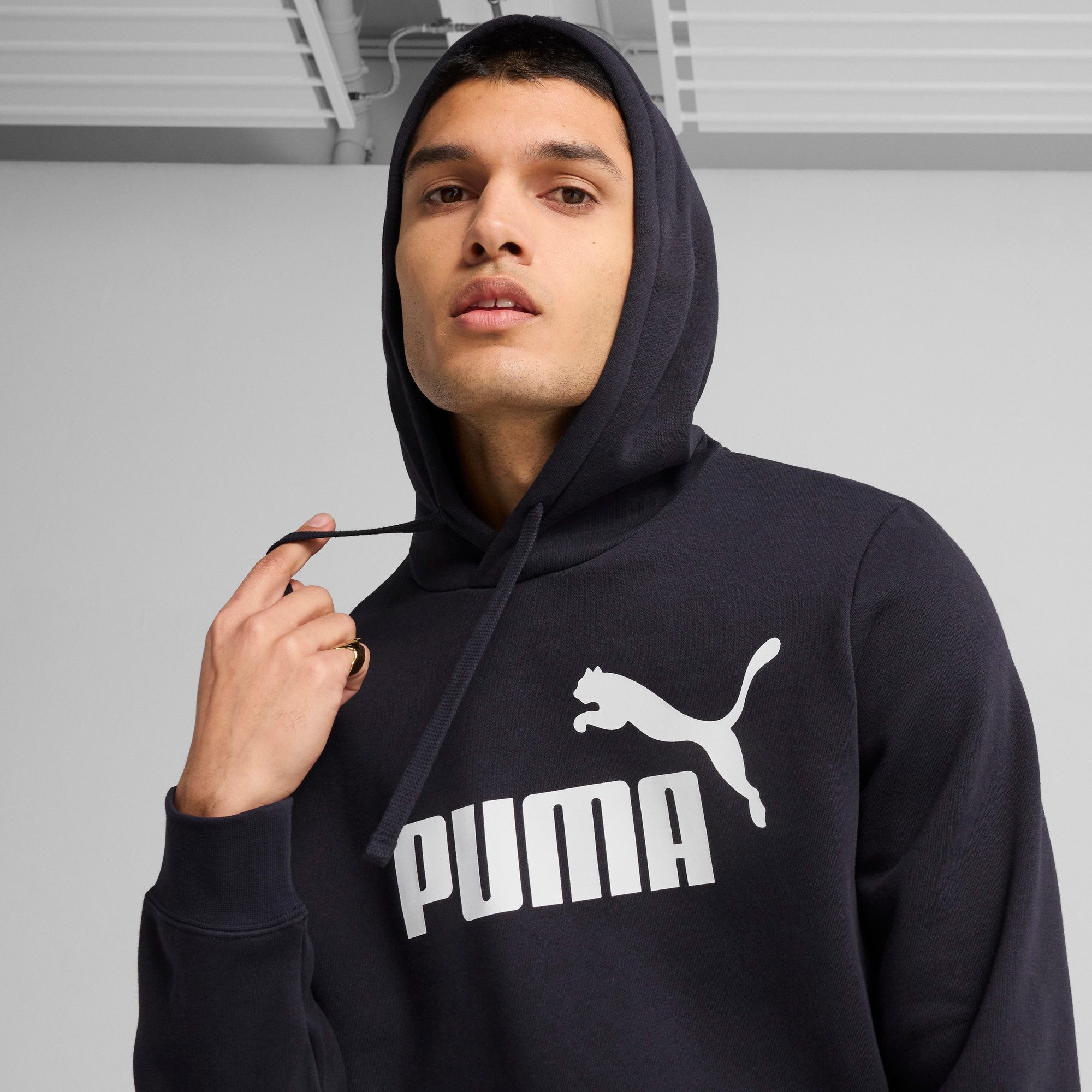 PUMA Kapuzensweatshirt ESS NO. 1 LOGO HOODIE FL reguläre Passform, mit verstellbarer Kapuze, mit Kängurutasche