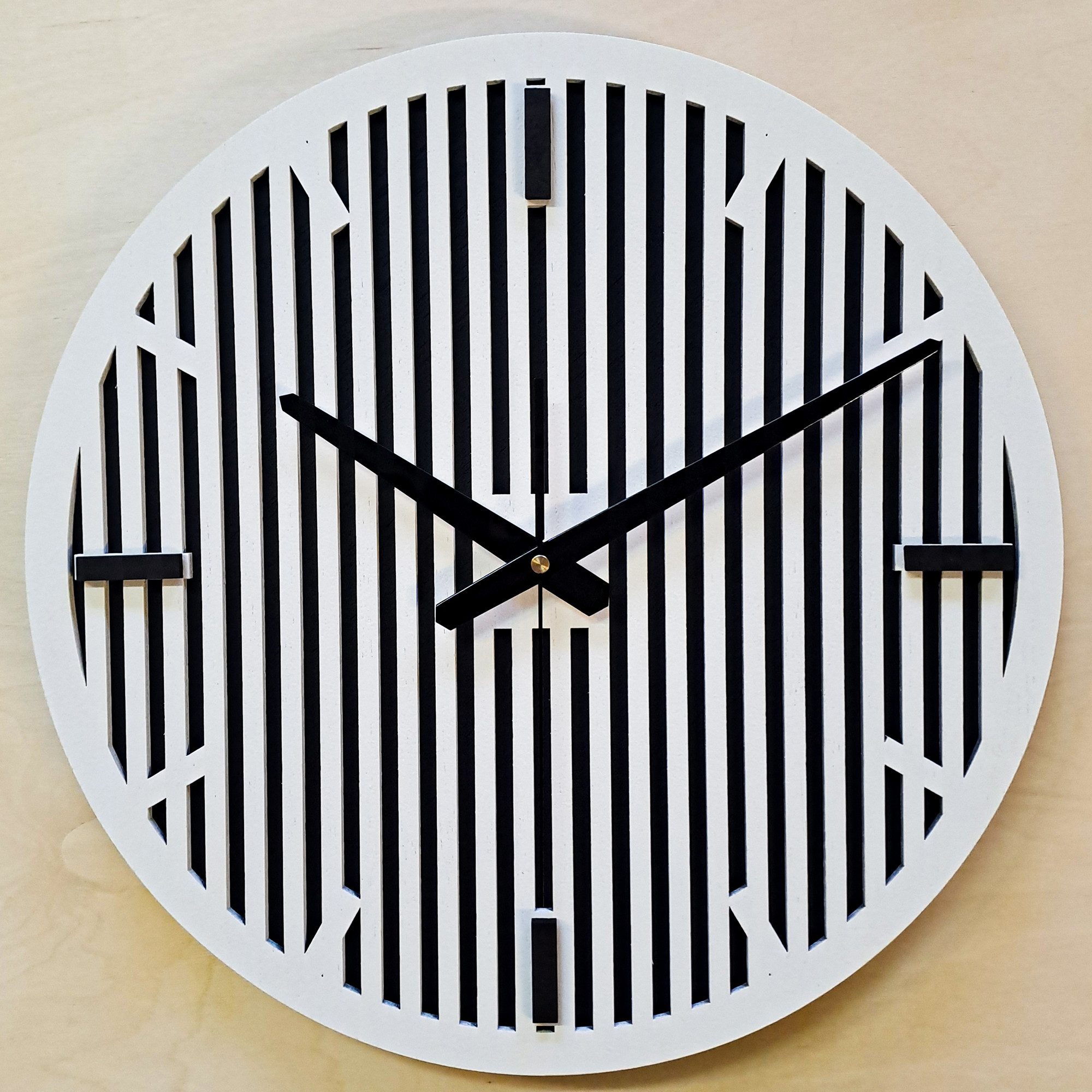 ORNAMENTI Wanduhr Grosse, moderne Wanduhr, geometrisch, Lamellen, minimalistisch, holz (Dekorative, hingucker Wanduhr, 3 Grossen 40,50,60 cm, ohne Ticken)