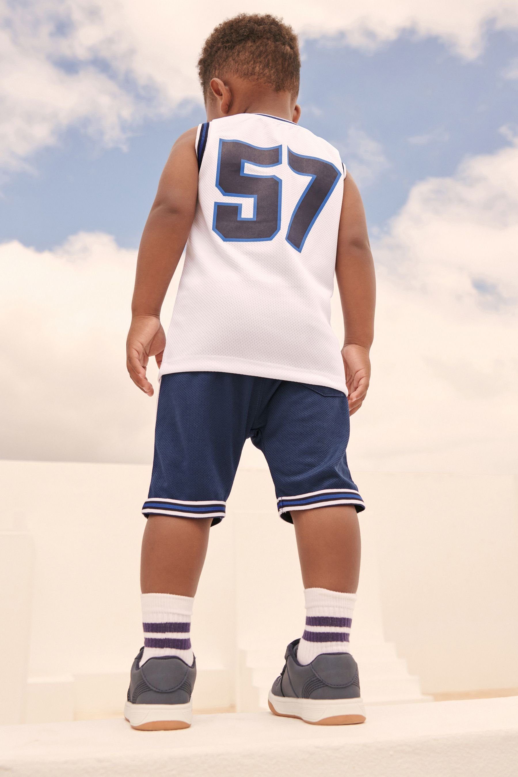 und Basketball & Next White/Blue Trägertop Shorts (2-tlg) im Set Top Shorts