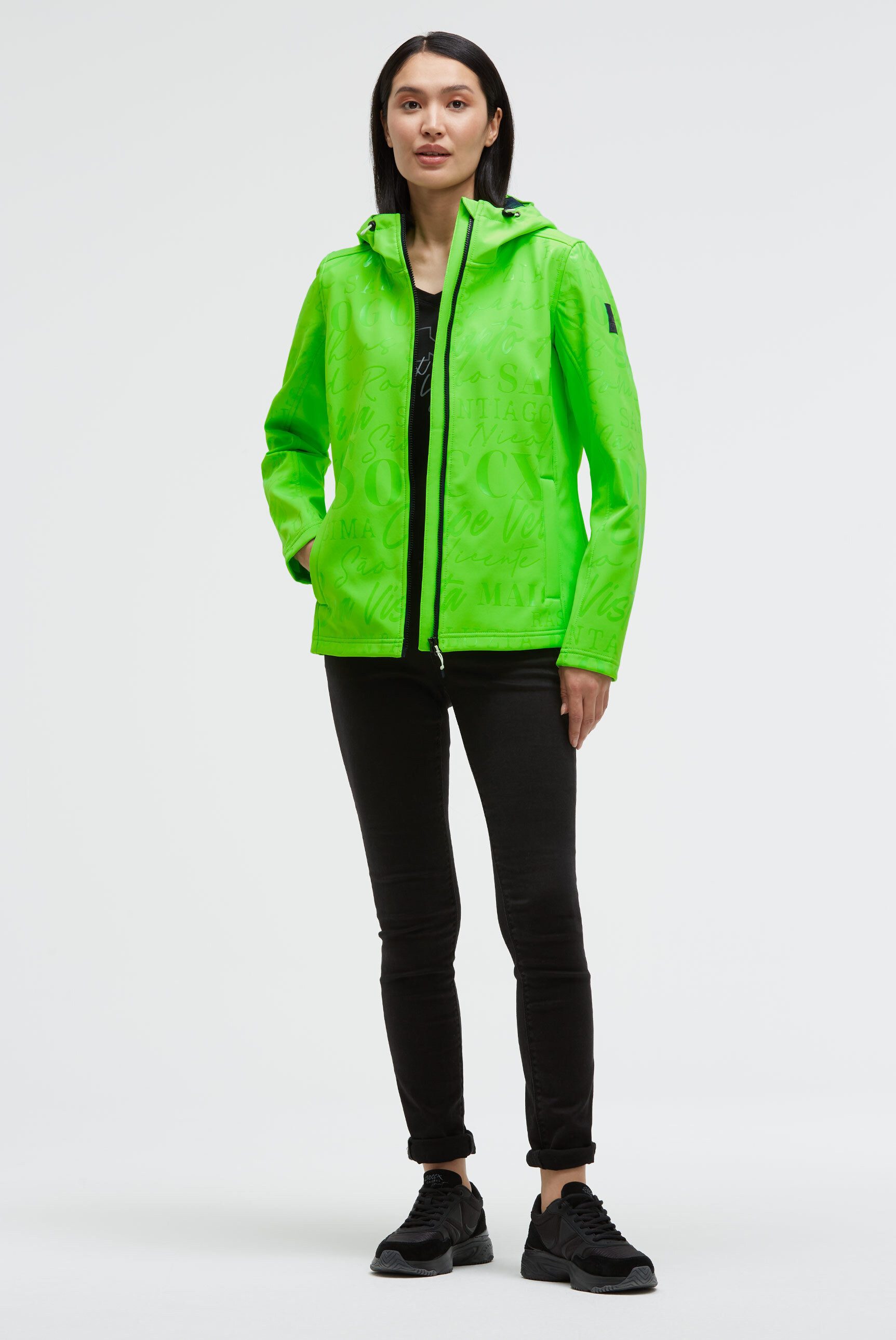 SOCCX Softshelljacke mit hochgeschnittener Kapuze