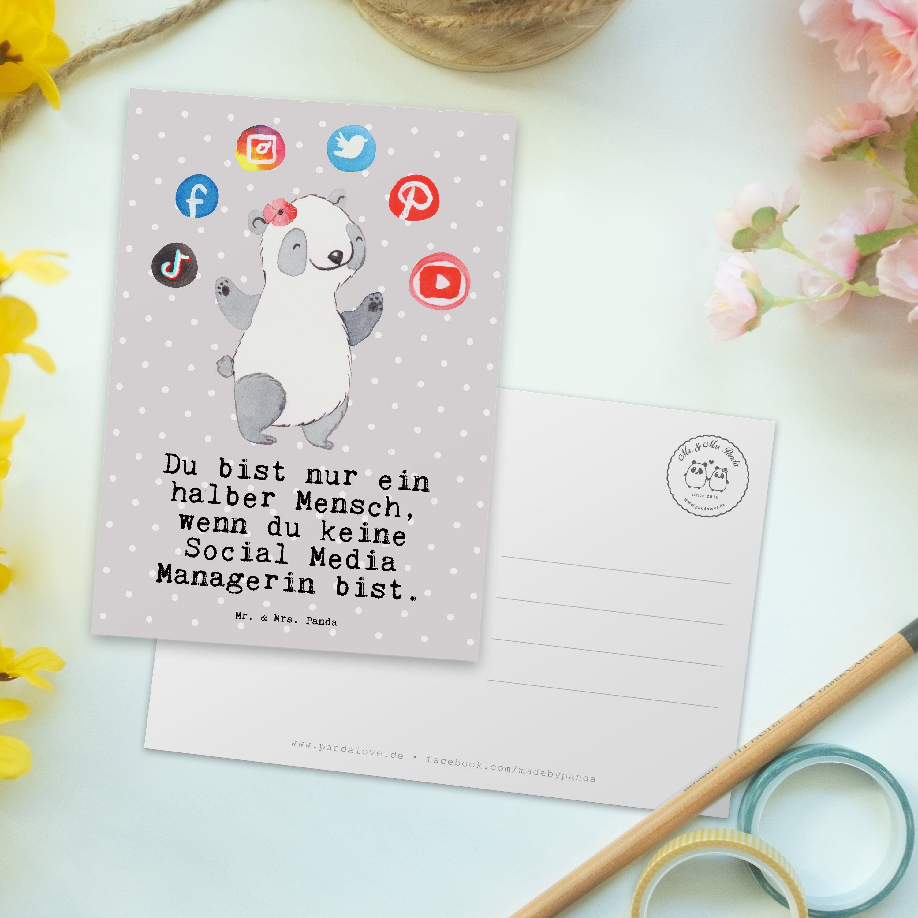 Geschenk, Pastell Mrs. - Mr. Geburtstag Grau & Managerin Herz Panda Media - Social Postkarte mit
