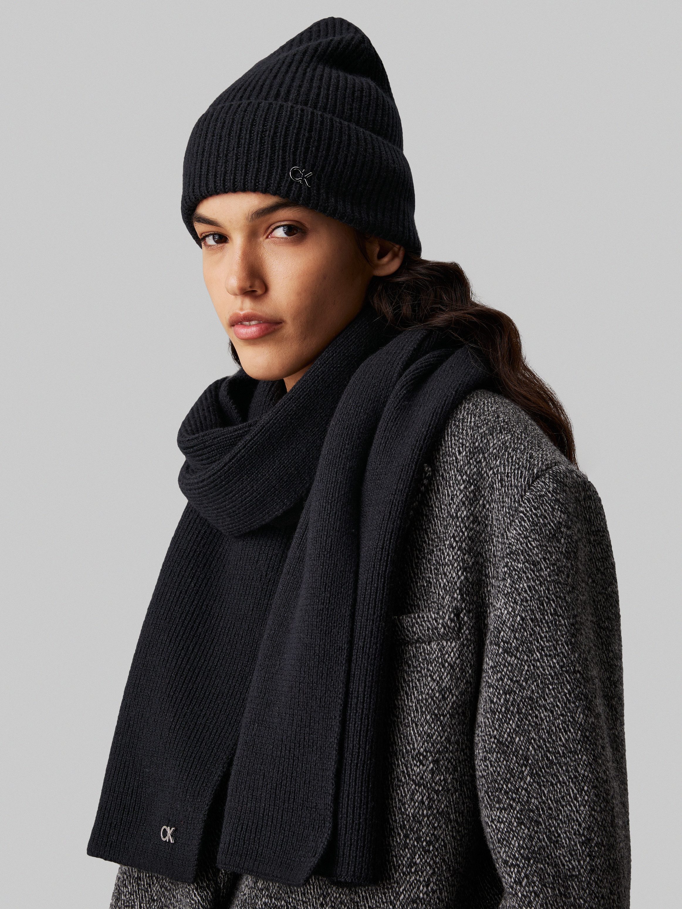 Calvin Klein Strickmütze CK METAL CHUNKY BEANIE & SCARF (Set) mit Logozeich günstig online kaufen