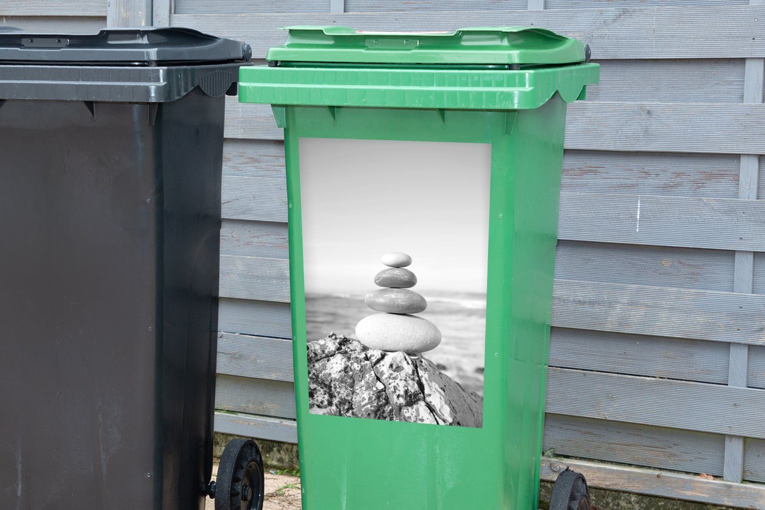 - St), Meer Mülltonne, für Steinstapel schwarz ruhige das Abfalbehälter (1 Mülleimer-aufkleber, Sticker, weiß und MuchoWow Container, Wandsticker