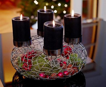 EDZARD Adventskranz Milano, (34 cm) Kerzenhalter für Stumpenkerzen, Adventsleuchter als Weihnachtsdeko für 4 Kerzen á Ø 8 cm, Kerzenkranz als Tischdeko mit Silber-Optik, vernickelt