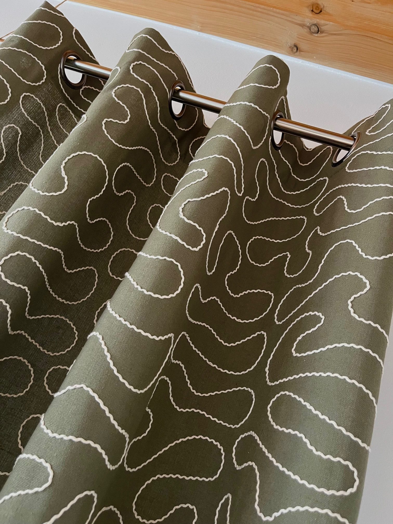 novumfix Vorhang Ösenvorhang Olive-grün mit Stickerei günstig online kaufen