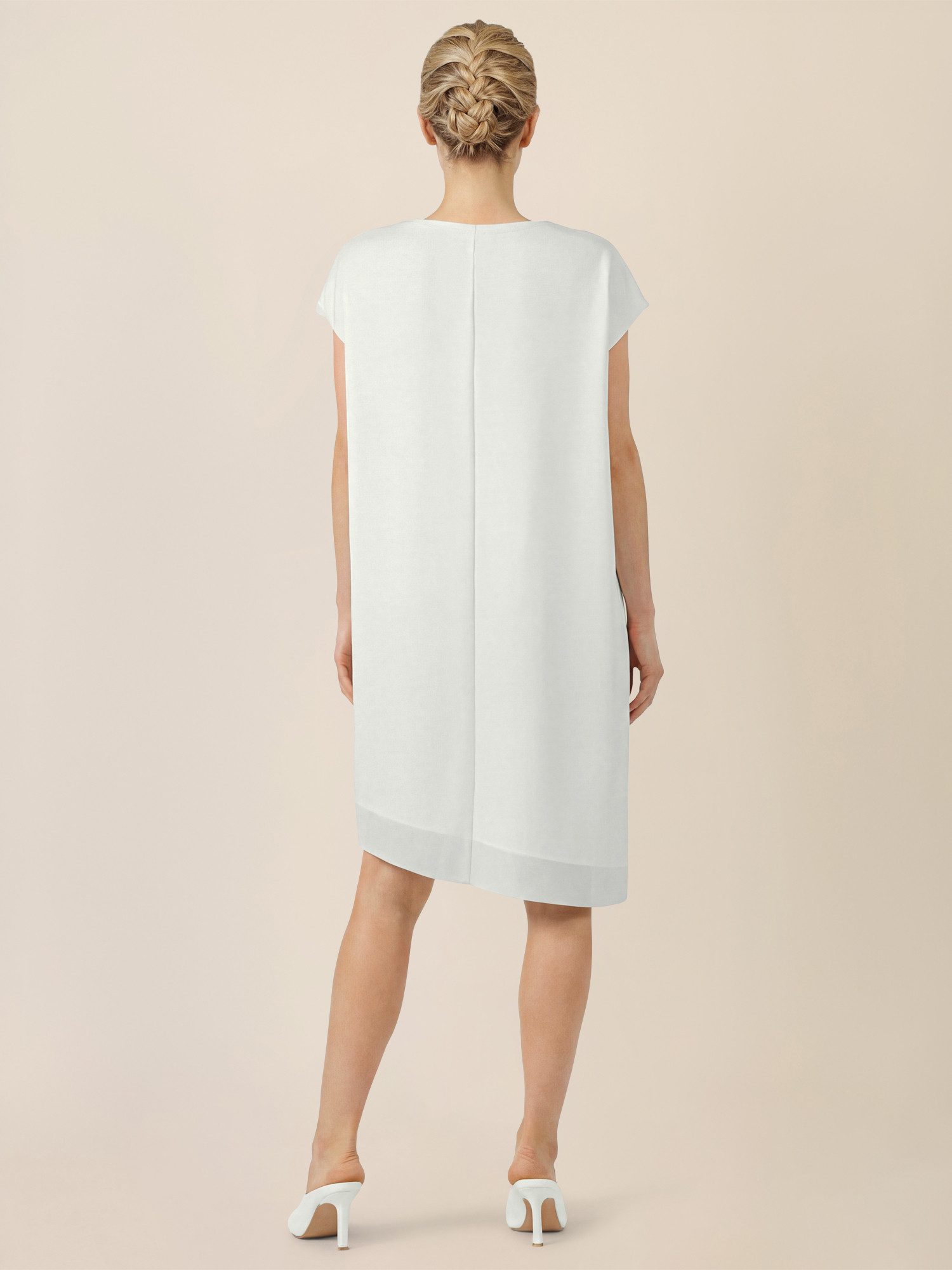 Apart Brautkleid mit asymmetrischem Saum