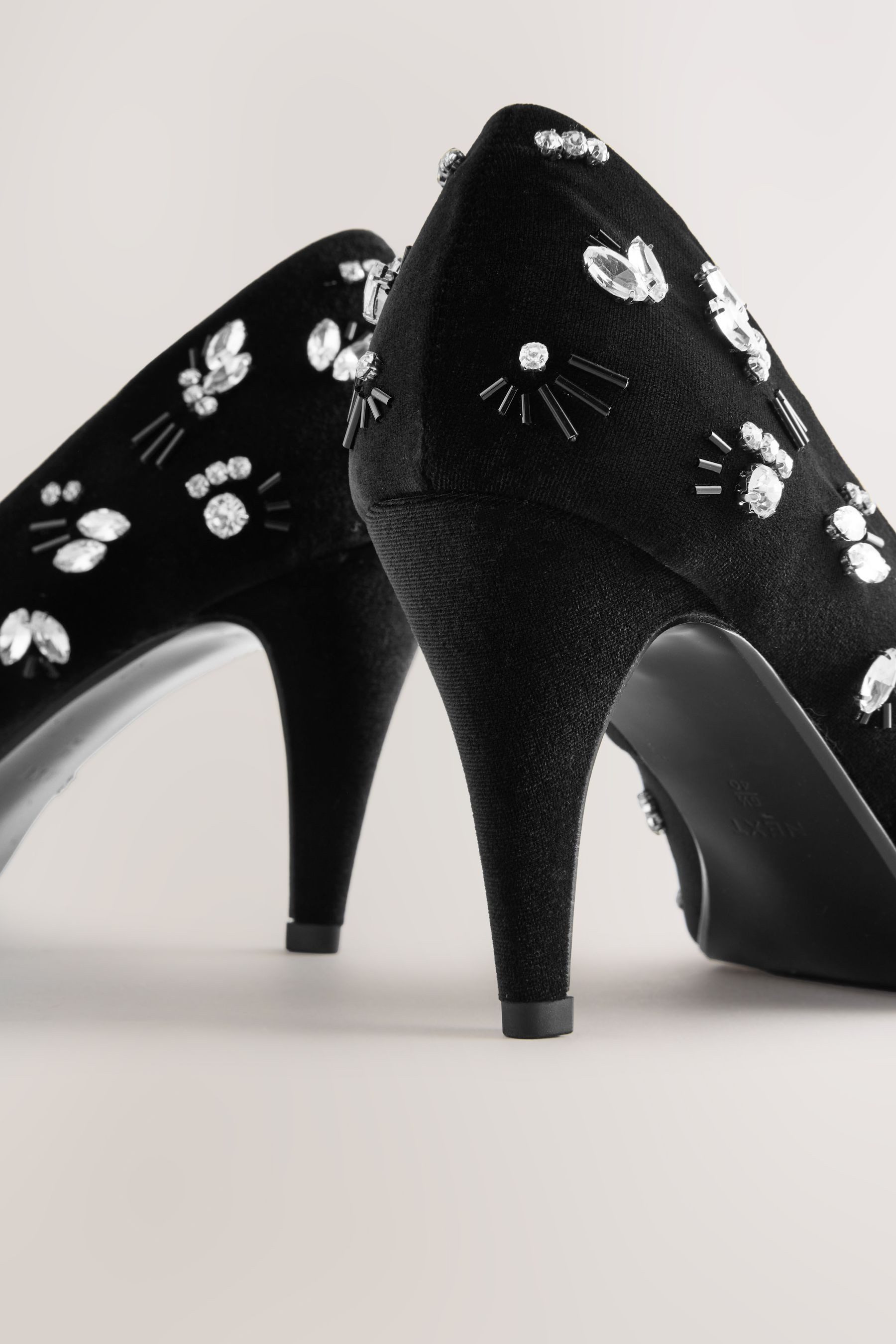 Next Forever Comfort® zehenfreie, verzierte Samtschuhe High-Heel-Sandalette (1-tlg)