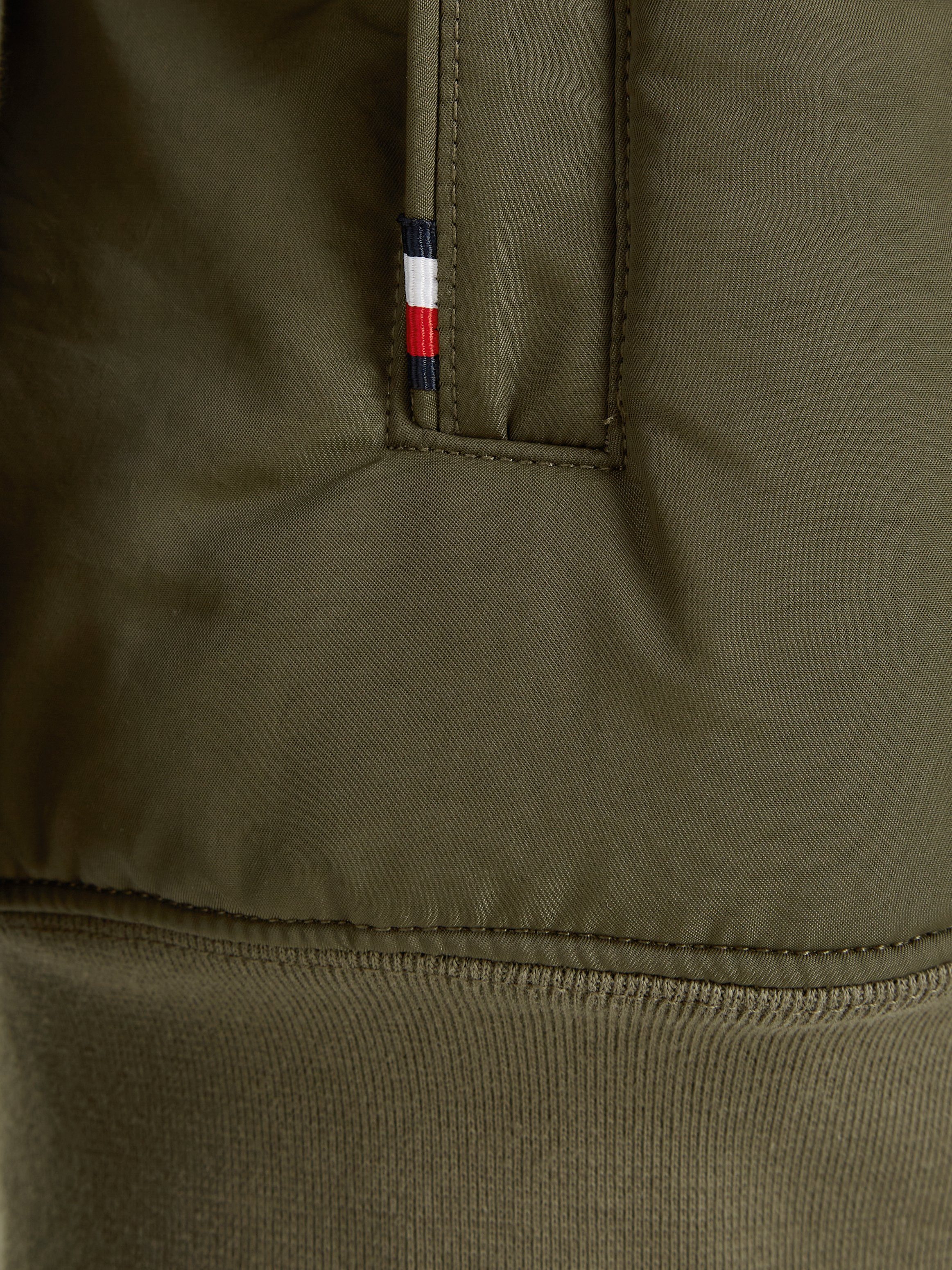 Tommy Hilfiger Sweatshirt am Rücken CLEAN Tommy Army MIX Green Hilfiger-Branding COLLAR mit STAND MEDIA