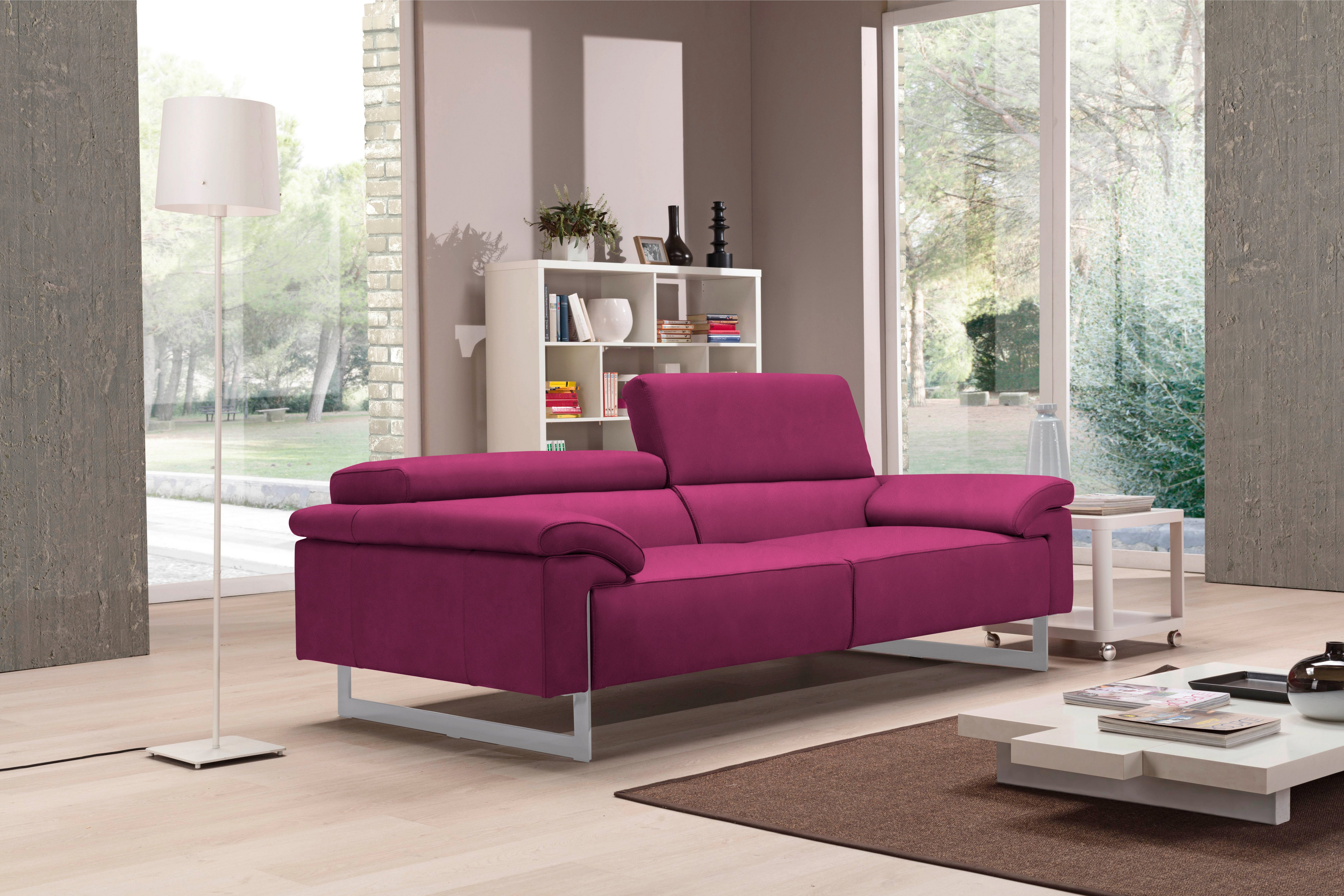 Egoitaliano 2,5-Sitzer Malika, Designsofa mit hohem Sitzkomfort, edel und bequem, inkl. Kopfteilverstellung und chromfarbenen Metallfüßen