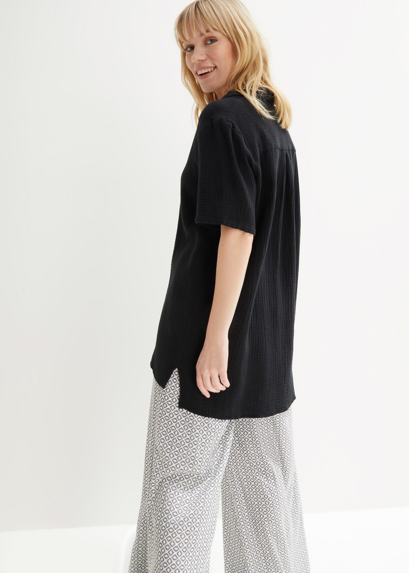 bonprix Hemdbluse in weiter vokuhila Passform, reine Baumwolle, Kurzarm