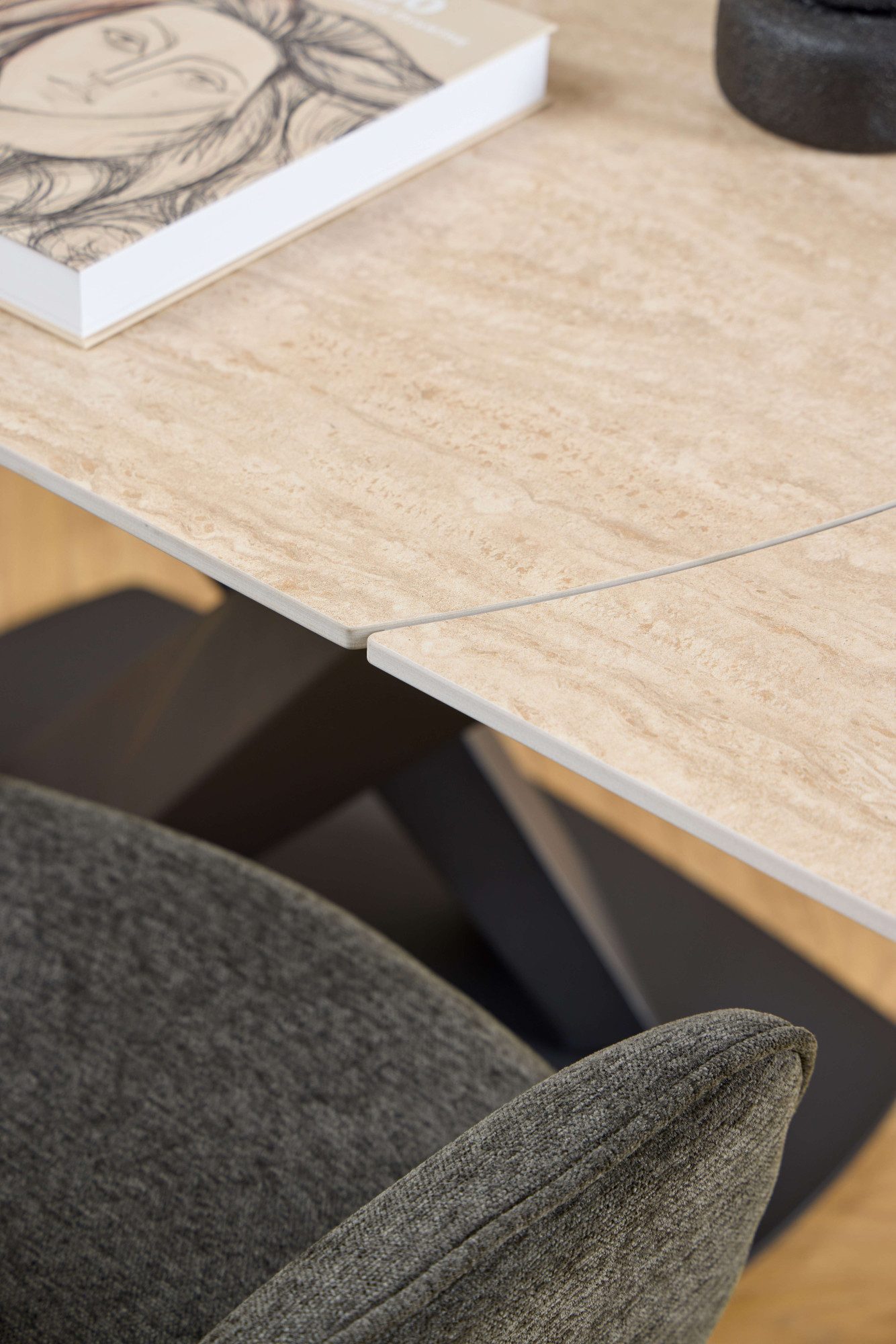 ACTONA GROUP Esszimmerstuhl Graham 2er Set mit Armlehnen - drehbar & gepolstert, mehreren Farben (Set, 2 St), Stoff, dekorativer Cut-Out, Drehfunktion, 4-Stern-Gestell, FSC™