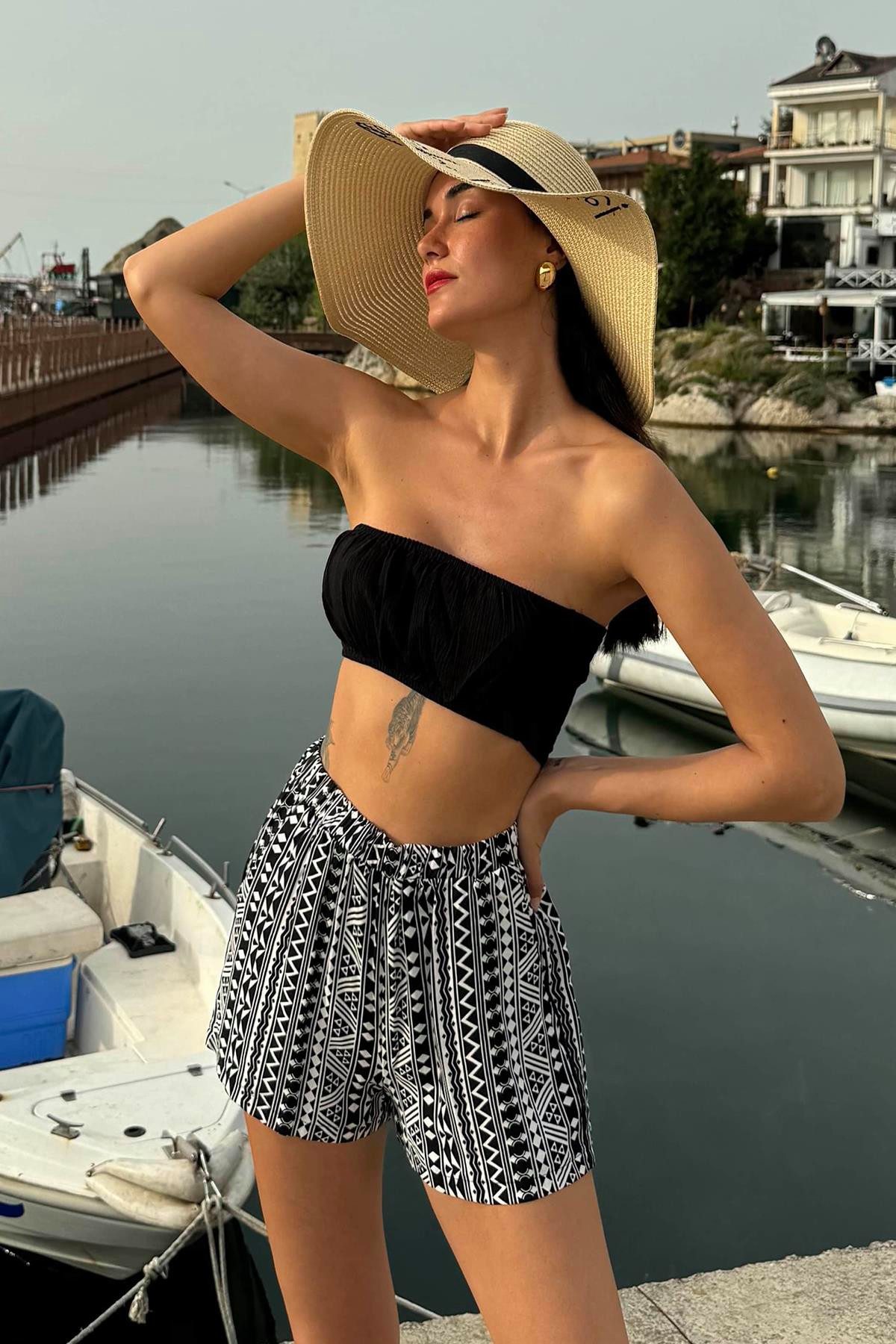 For You Moda Hosenanzug Gemustertes Bustier Schwarz & Weiß Shorts Set