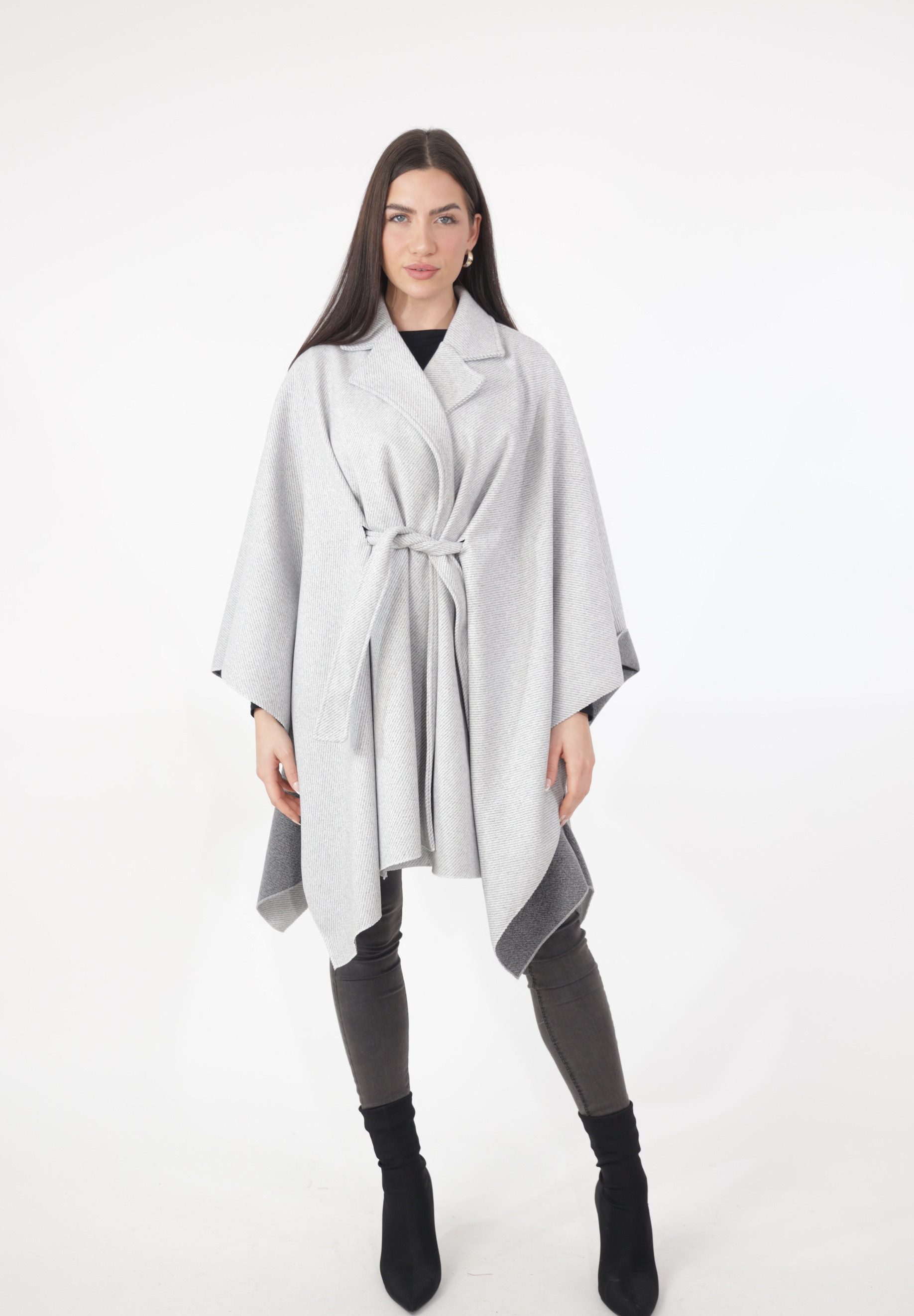 Elara Poncho Mantel