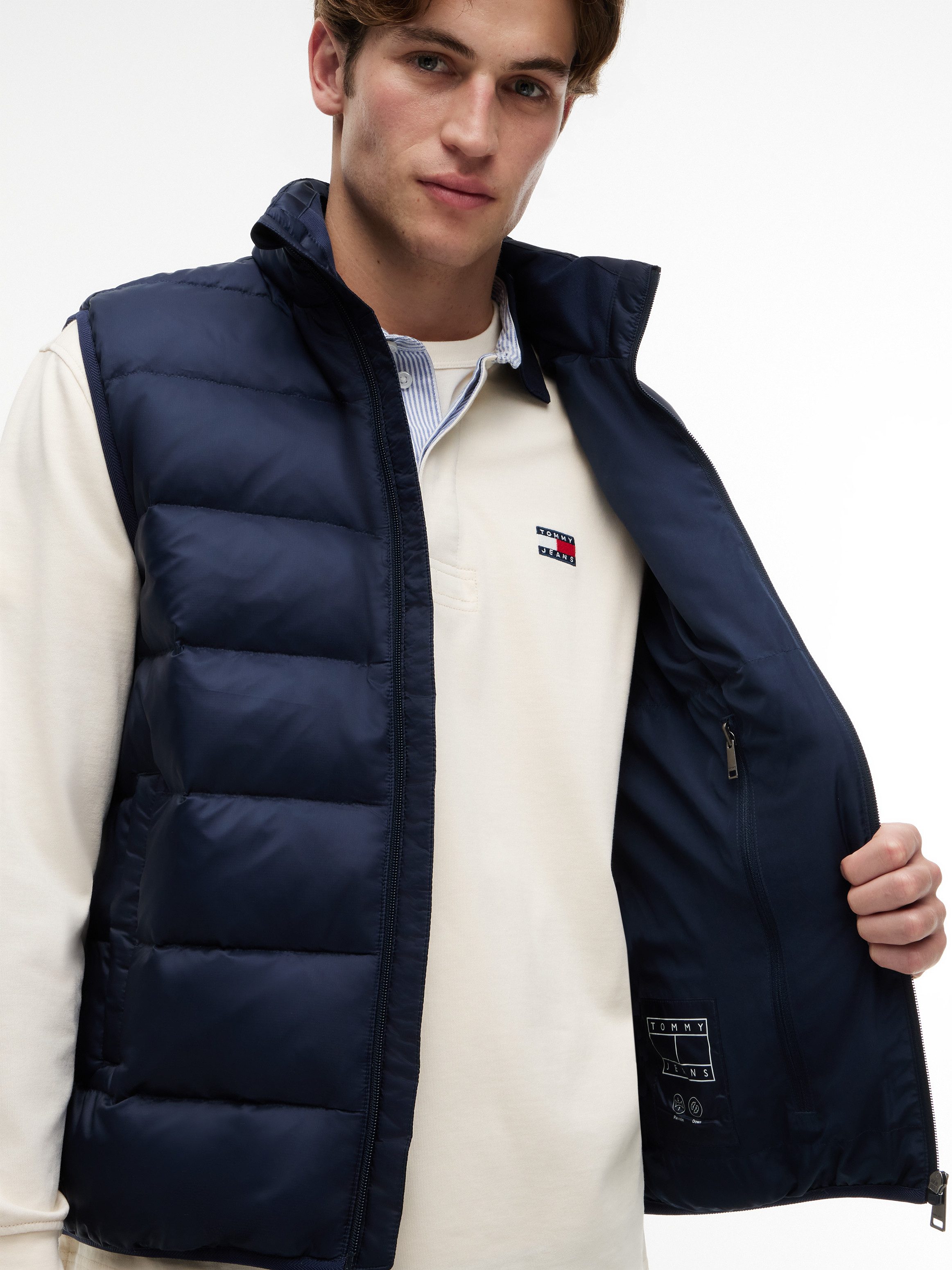 Tommy Jeans Daunenweste TJM LIGHT DOWN PACKABLE VEST Regular fit mit Stehkragen