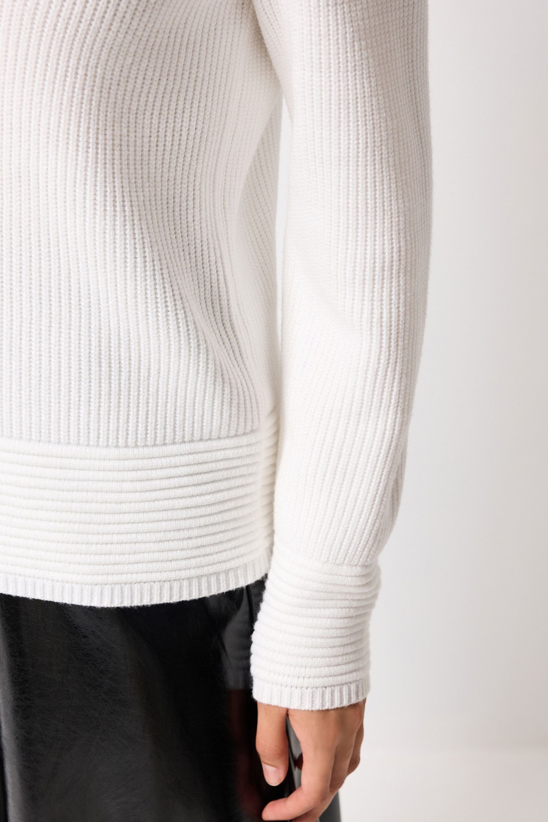 Next V-Ausschnitt-Pullover Pullover mit und Ecru Bündchen gerippten (1-tlg) V-Ausschnitt White