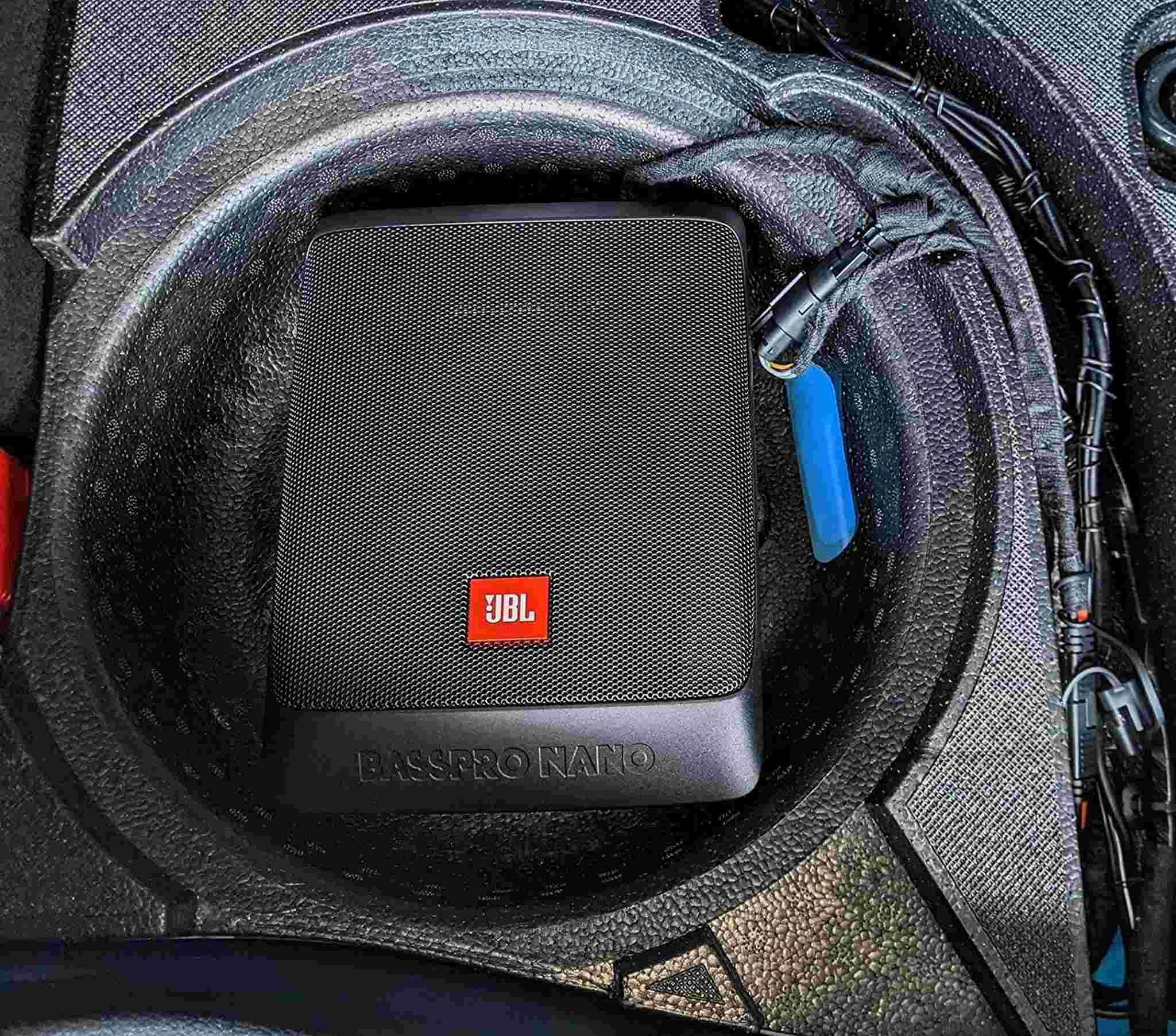 JBL JBL BassPro Nano Ultra-Kompaktes aktives Untersitz Subwoofer Set 15 x Auto-Subwoofer