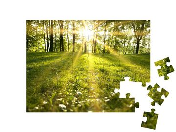 puzzleYOU Puzzle Sonnenlicht im grünen Wald, 48 Puzzleteile, puzzleYOU-Kollektionen Frühling, Himmel & Jahreszeiten