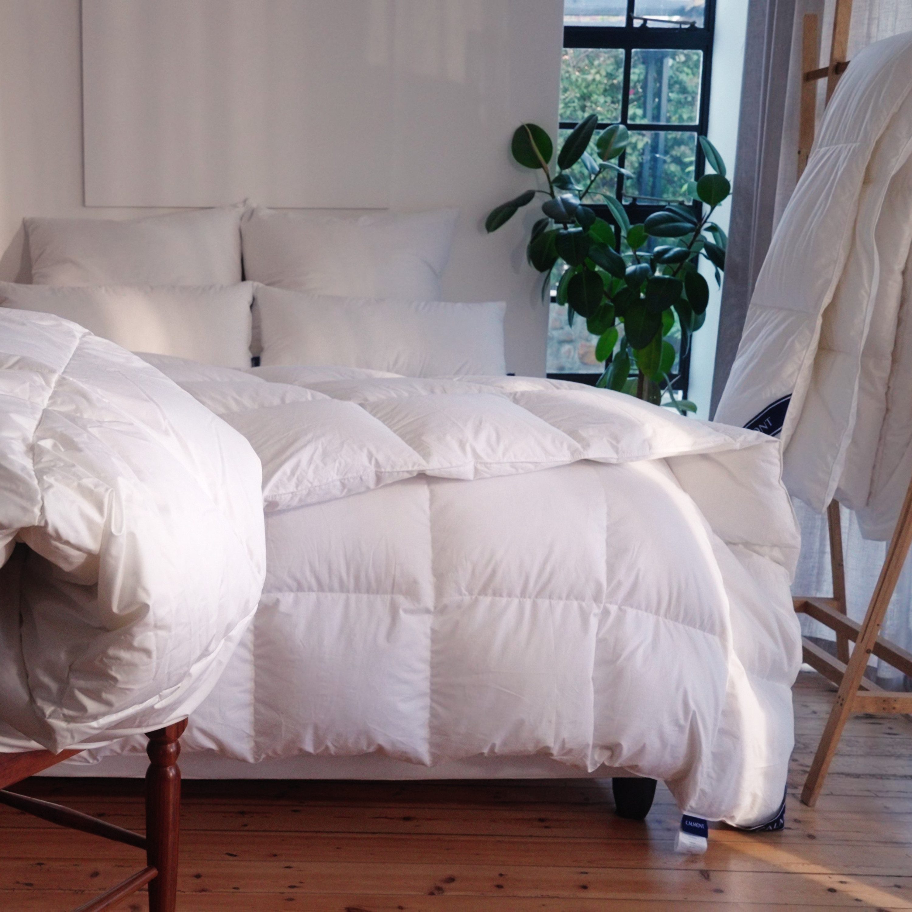 CALMONT Daunenbettdecke Daunendecke "Royal", Luxus Daunenbettdecke Winter, Füllung: 100% franzäsische Entendaune, Klasse 1 (Bauschkraft: 800 CUIN), neu, Luxuriöse Bauschkraft für maximalen Schlafkomfort