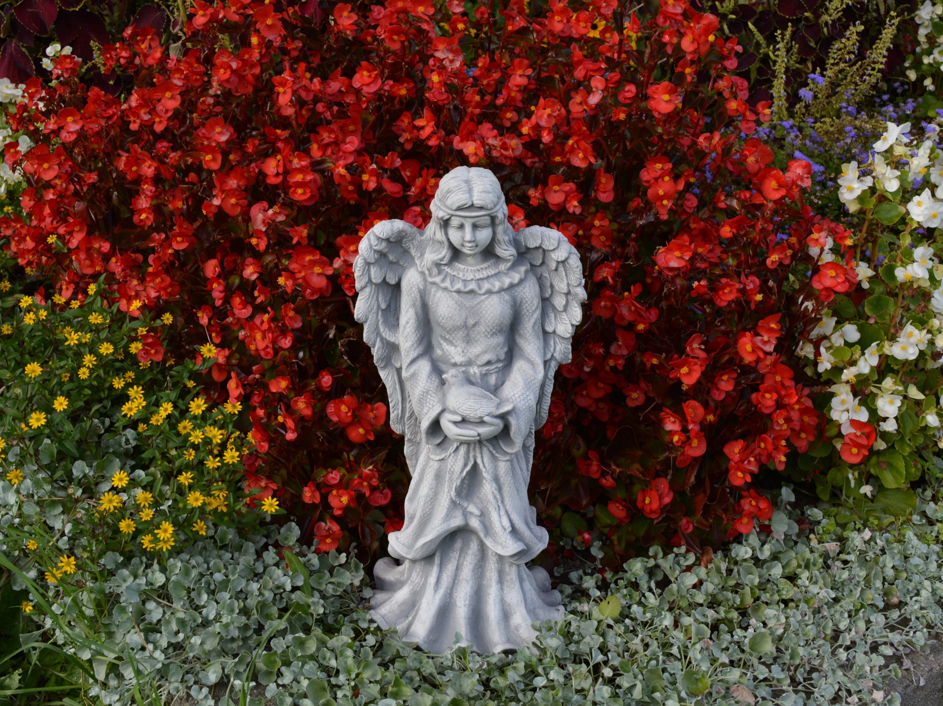 gartendekoparadies.de Gartenfigur Engel Figur mit Vogel, Steinfigur, H. 45 cm, 9 kg, Frostsicher