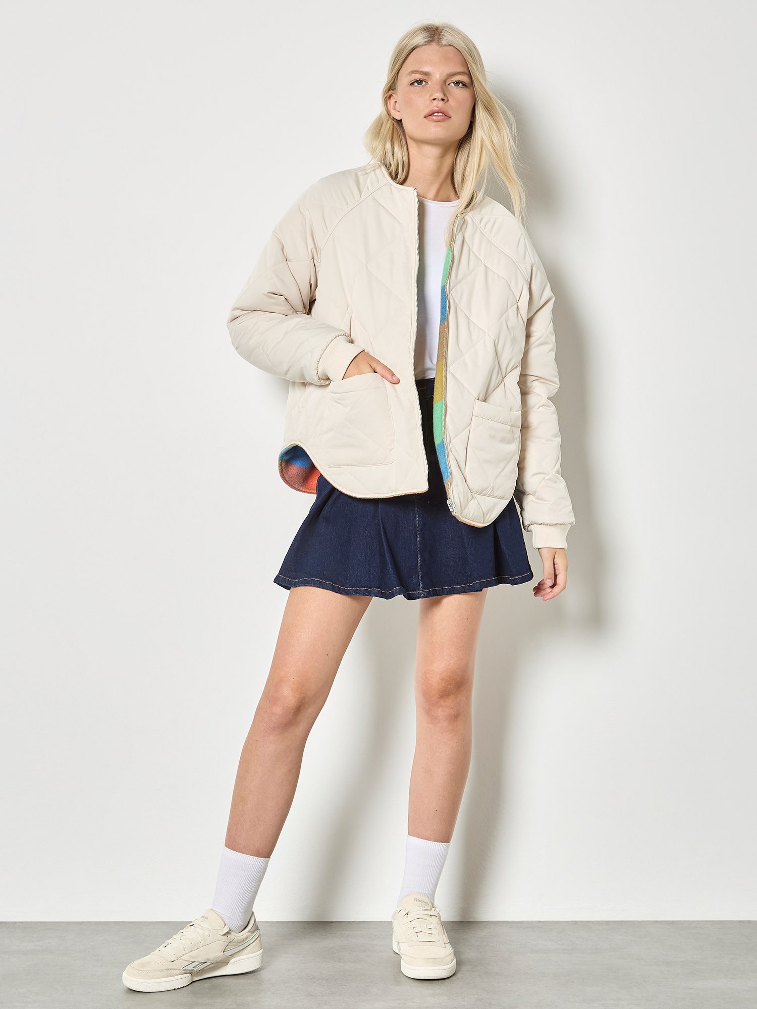 Apricot Kurzjacke Wendbare Fleece-Steppjacke mit Karomuster – Bild 4 von 5