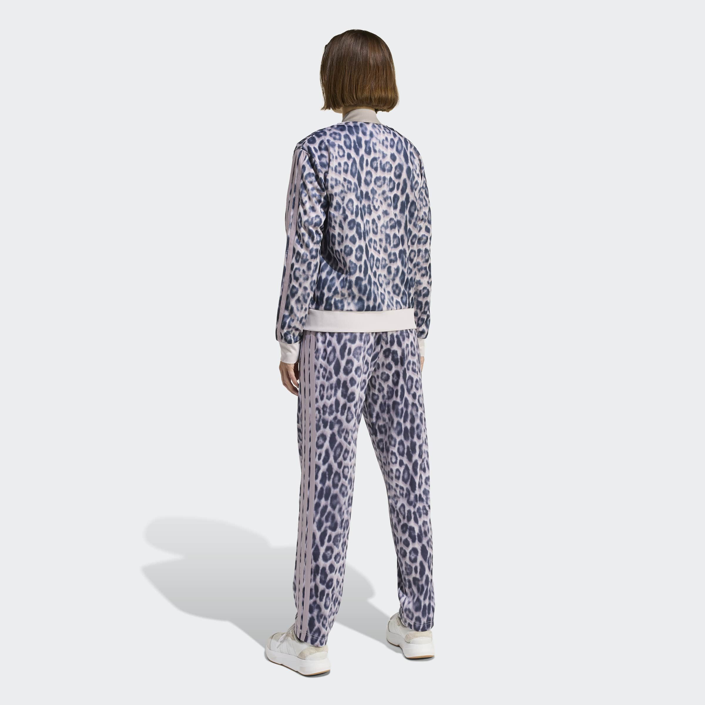 adidas Sportswear Trainingsanzug ESSENTIALS 3-STREIFEN ANIMAL AOP (2-tlg), mit durchgehendem Reißverschluss, mit Stehkragen, mit Allover-Print