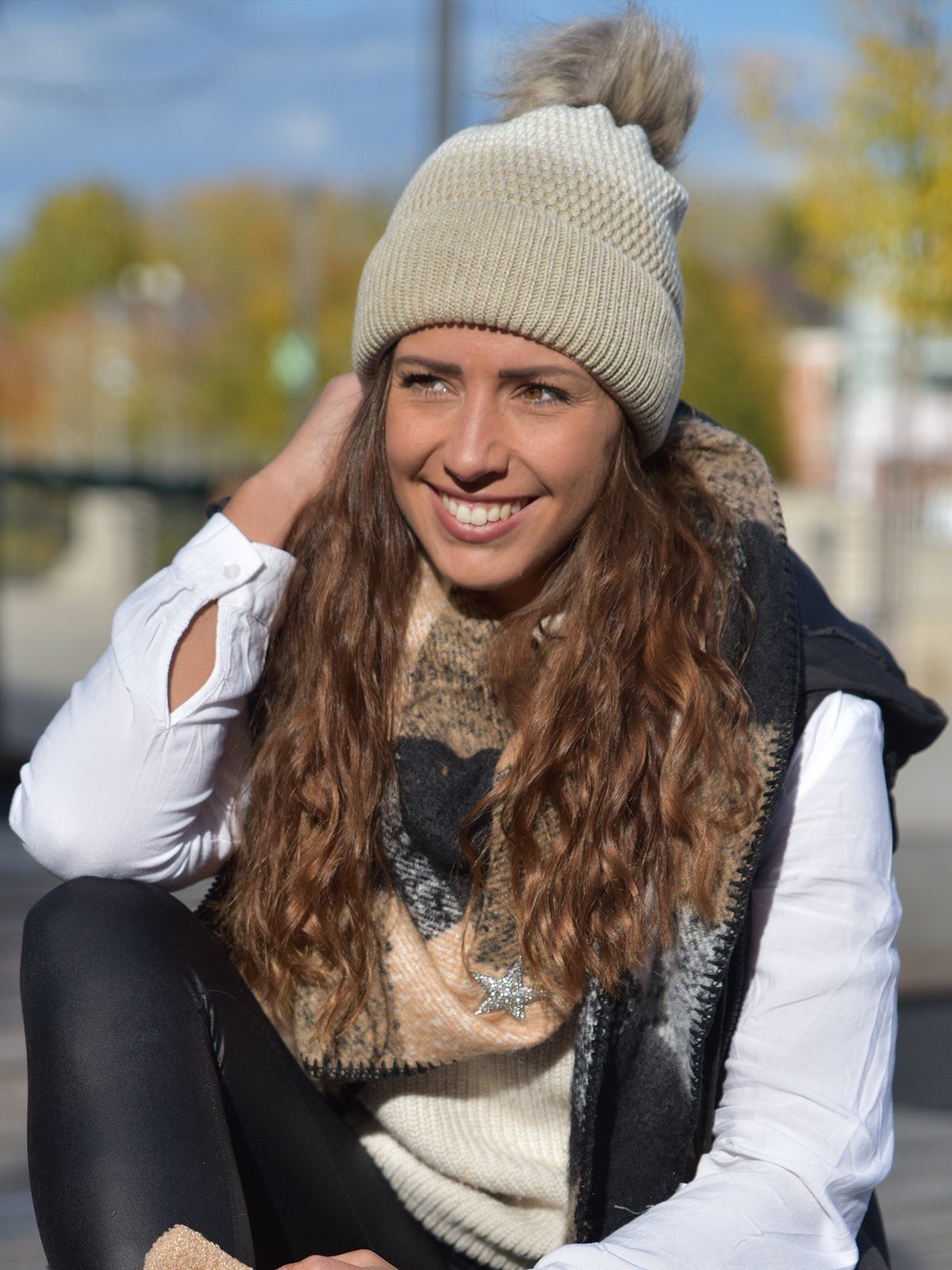 styleBREAKER Bommelmütze Strick Bommelmütze mit Farbverlauf (1-St)