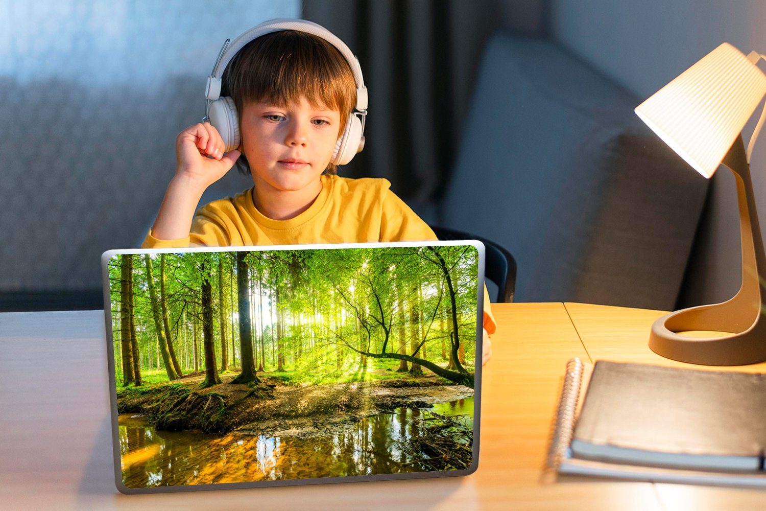 MuchoWow Laptop-Aufkleber Wald - Landschaft - Wasser - Bäume - Sonne - Grün - Natur, (1tlg), Laptop Folien Cover, Aufkleber, Sticker, Schutz vor Kratzern, 25x18 cm