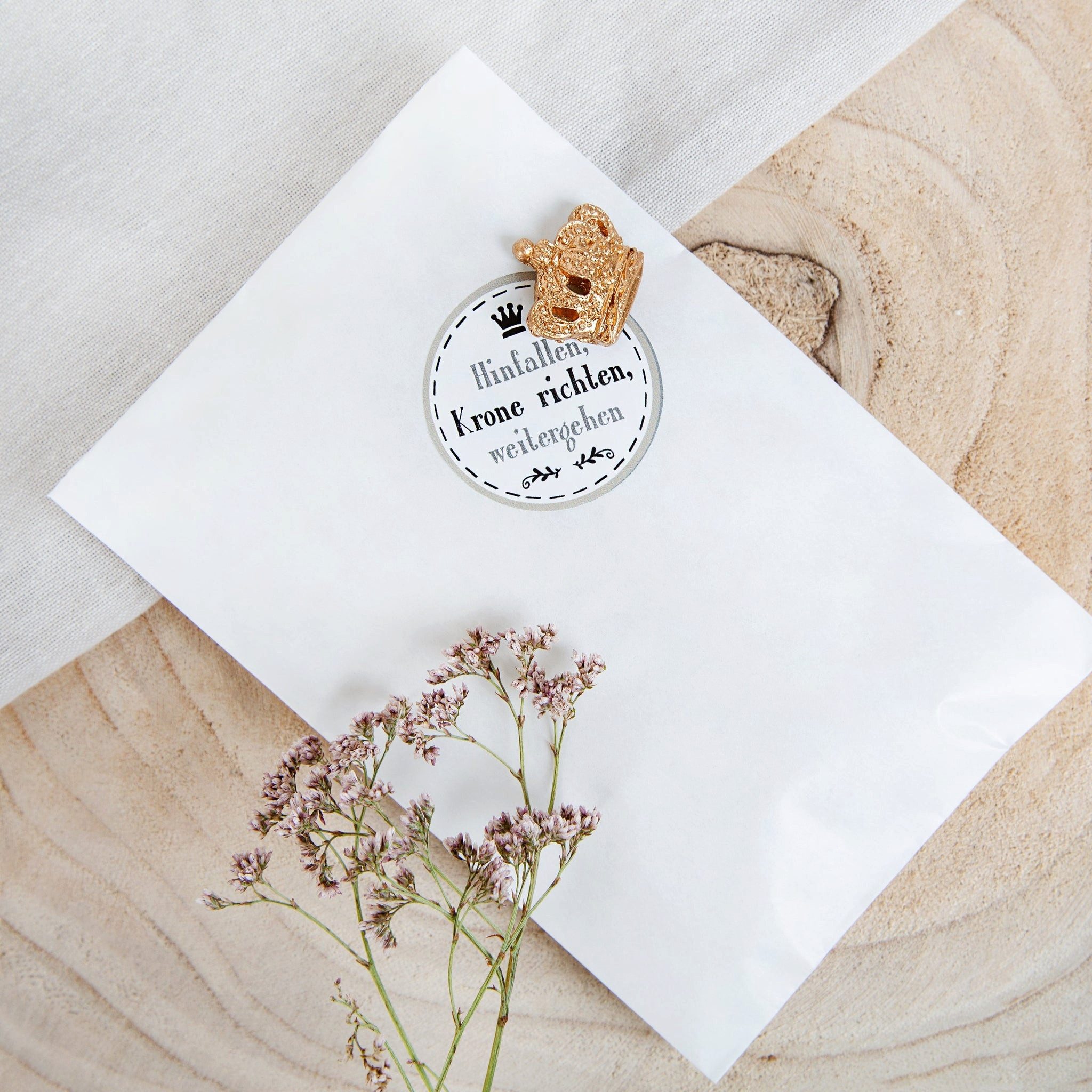 Logbuch-Verlag Dekofigur 8 Mini Kronen Gold glitzernd Deko Basteln & Kleben günstig online kaufen