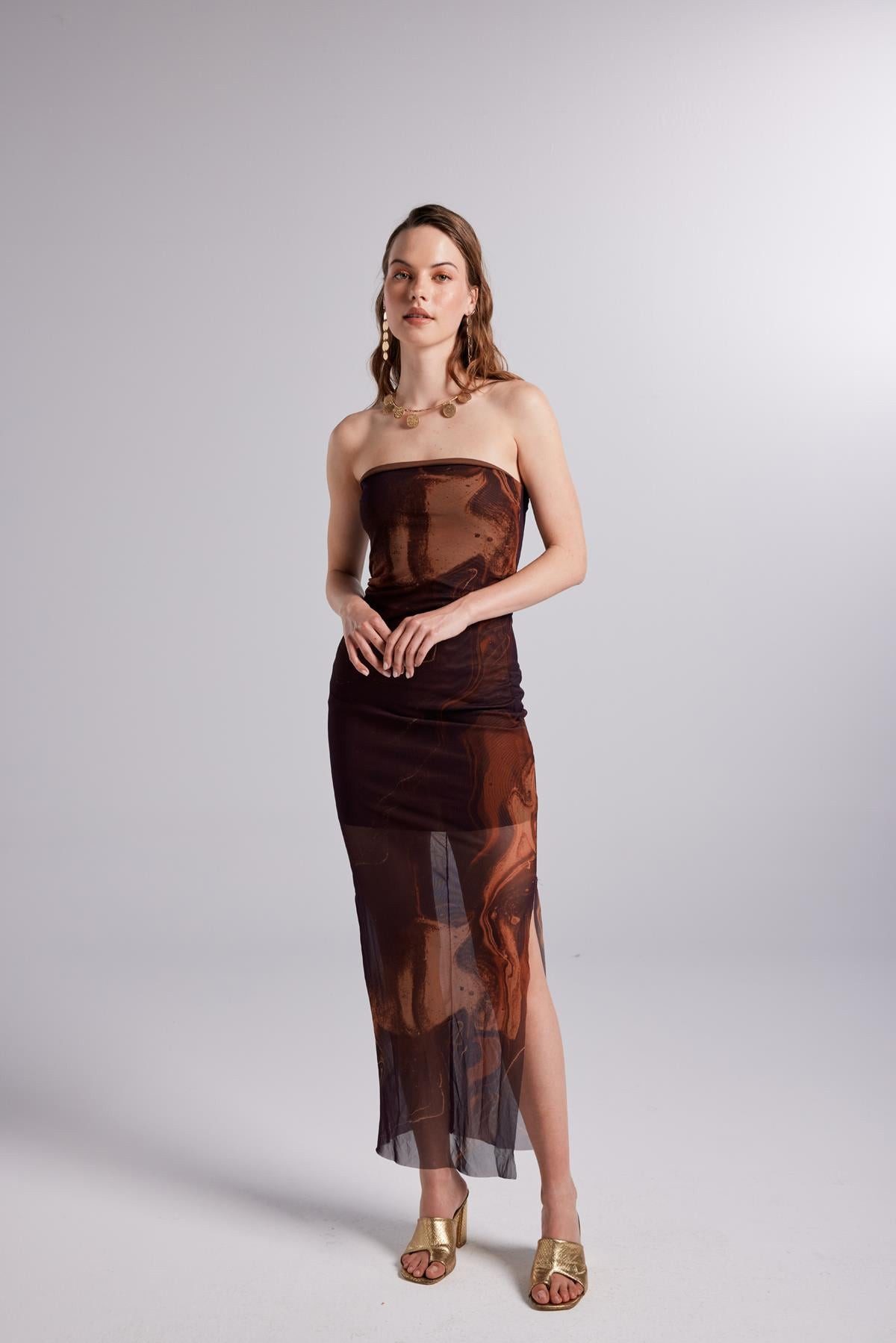 HOLLY LOLLY Midikleid Gepunktetes Trägerloses Tüllkleid Mocha
