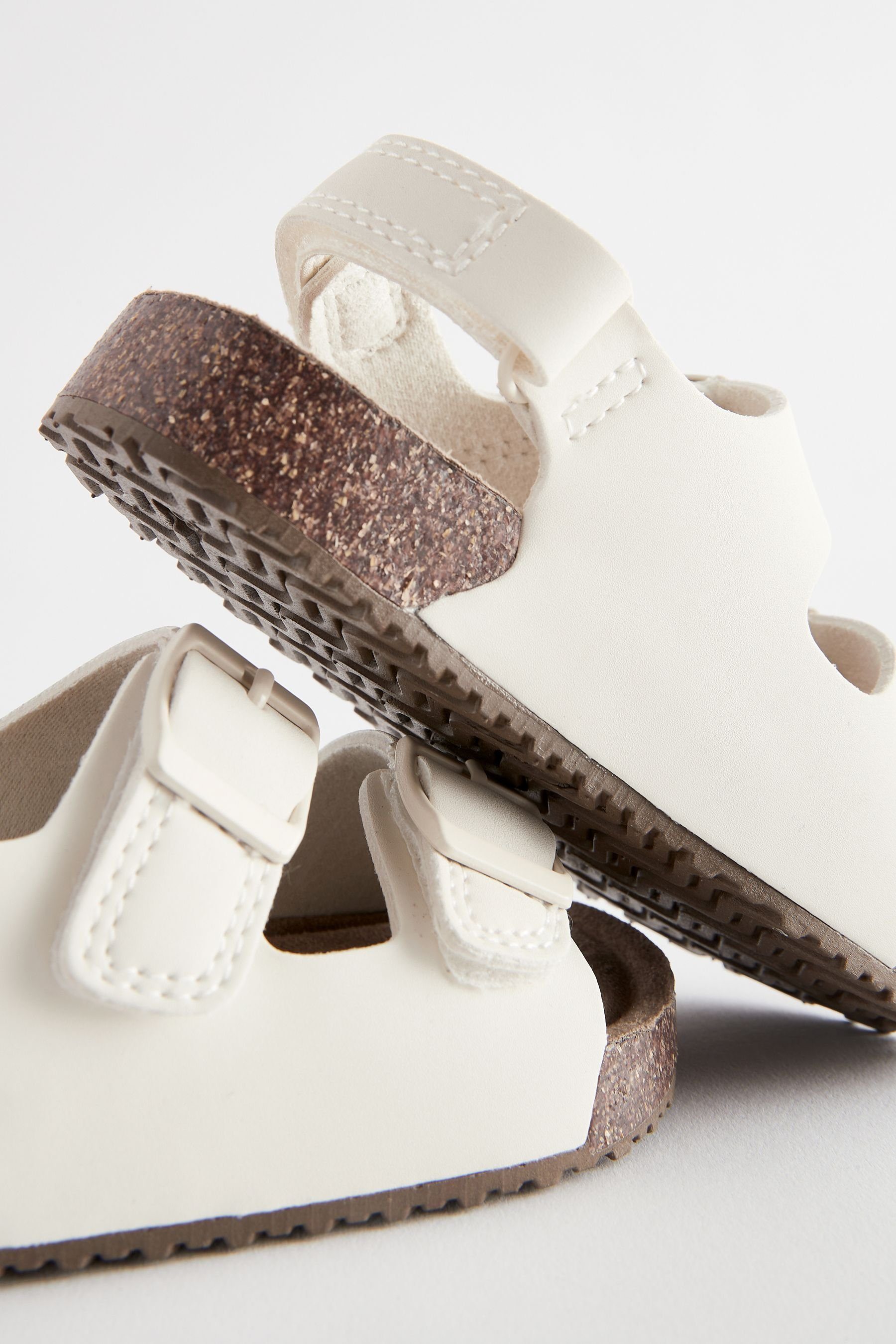 Next Sandalen mit Doppelschnalle und Fußbett, Standard Sandale (1-tlg)