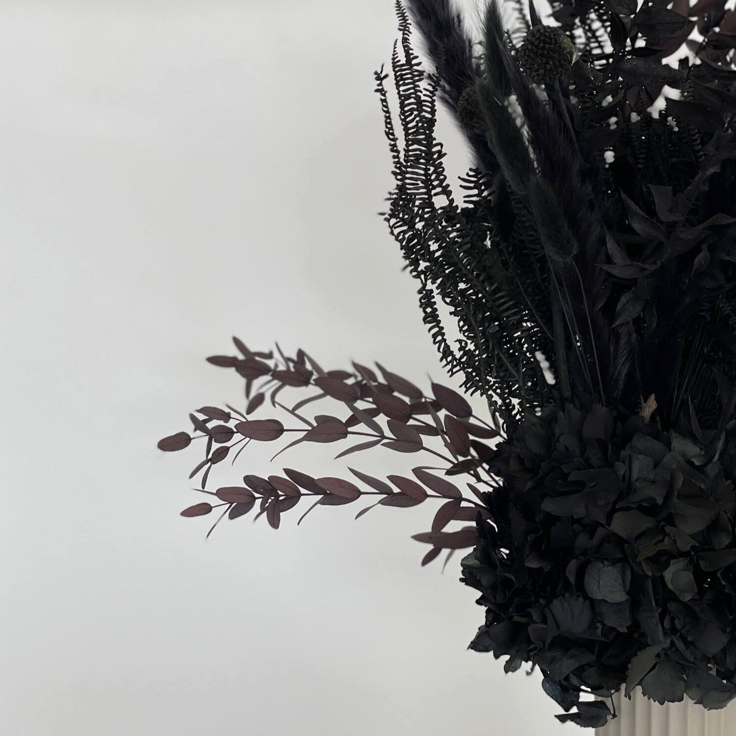 Trockenblume Schwarzes Statement: Brautstrauß Trockenblumen mit Ruskus und Pampasgr, LYKKE & You