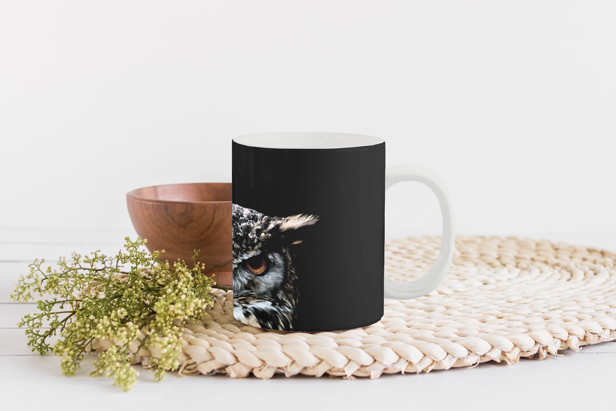schwarzem auf Hintergrund, Teetasse, MuchoWow Teetasse, Tasse braunen Kaffeetassen, Eule Porträt Becher, Geschenk einer Keramik,