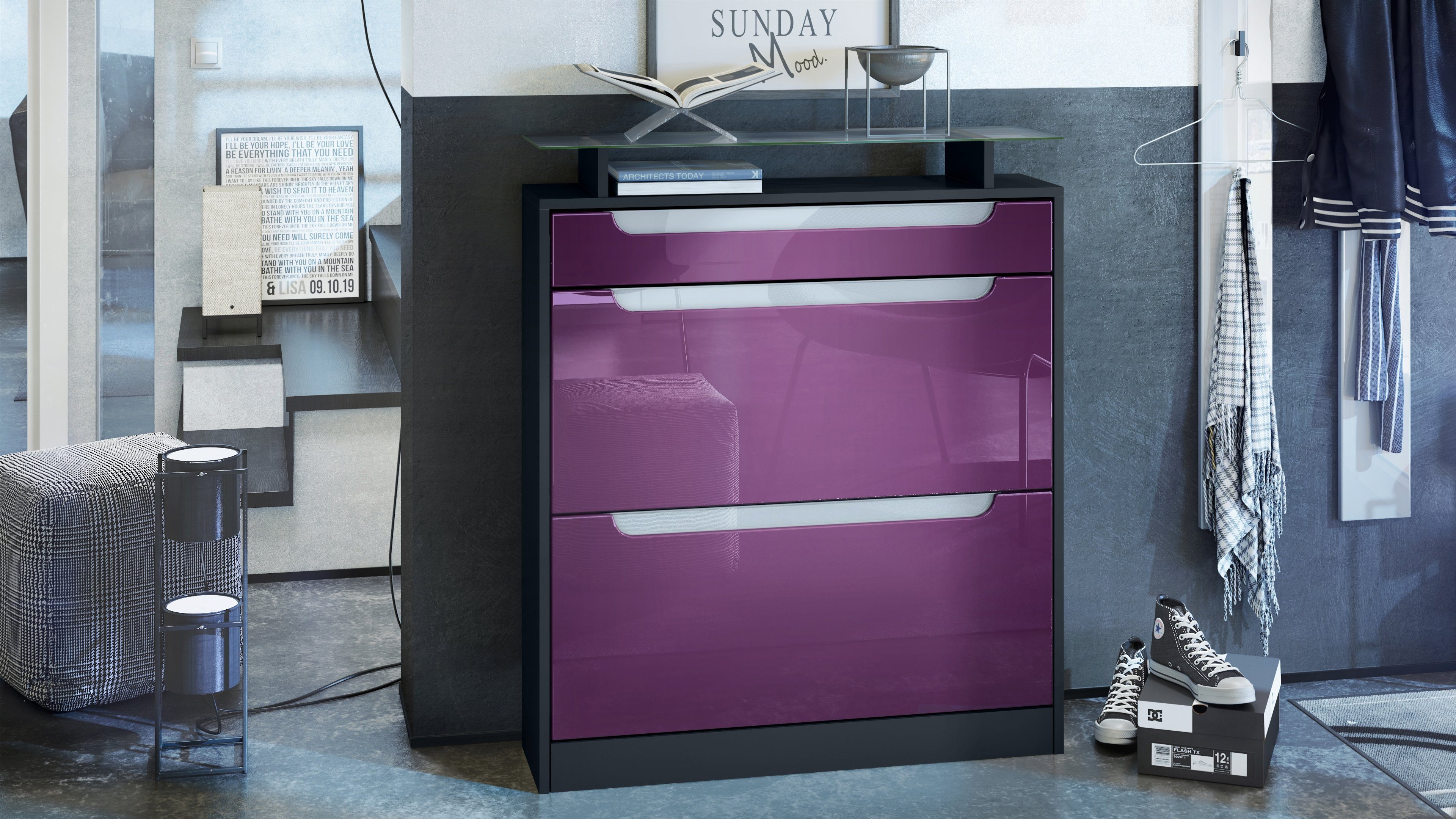 Vladon Schuhschrank Fiesta (Schuhkipper für 16 Paar Schuhe, mit 2 Klappen, Schublade und Glasablage) Schwarz matt/Brombeer glänzend, Mulden in Weiß glänzend (89x104x23 cm)