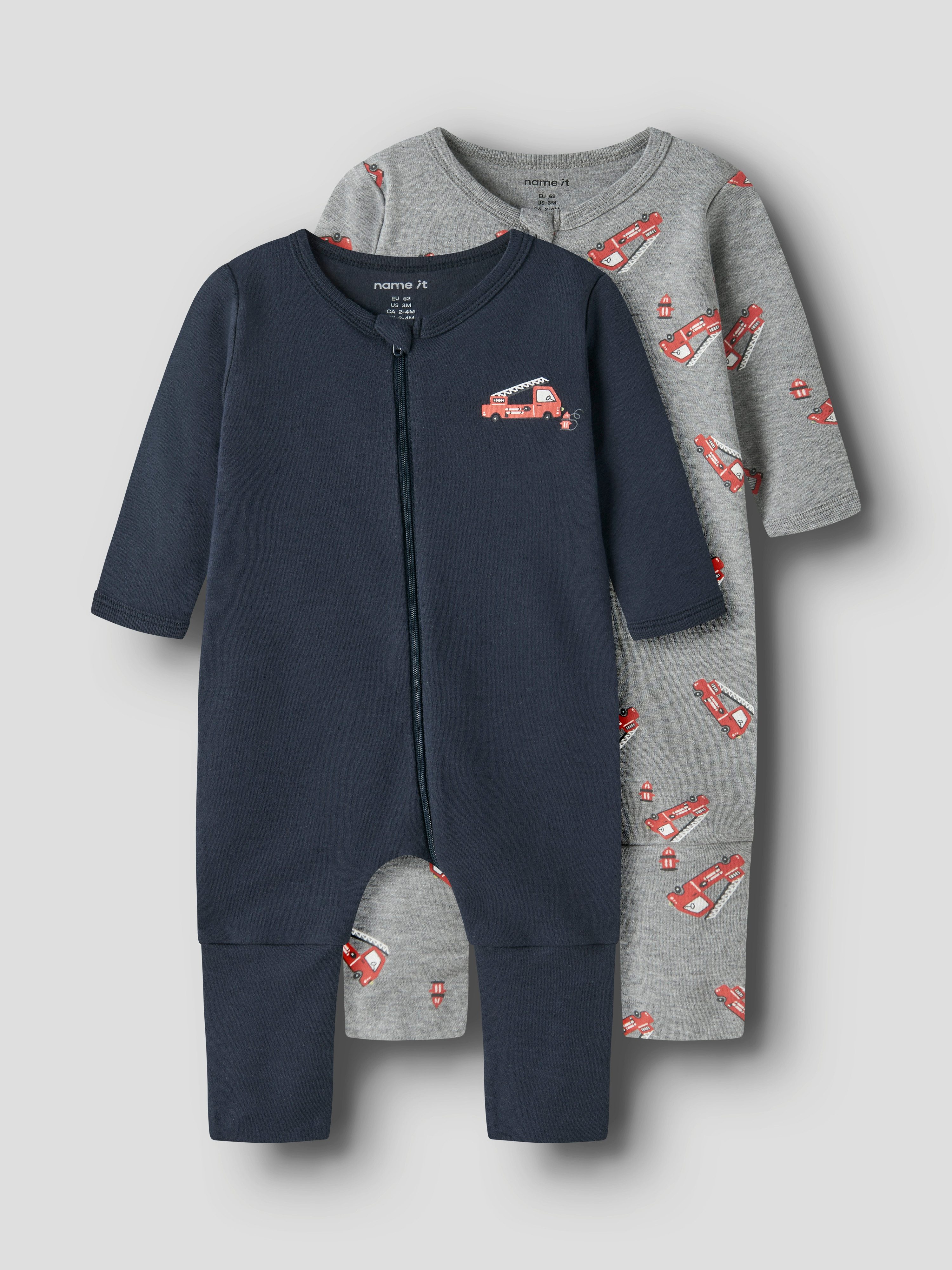 Name It Schlafanzug NBMNIGHTSUIT 2P ZIP FF FIRETRUCK NOOS (Packung, 2 tlg) aus Baumwolle, bequeme Passform, mit Reißverschluss und …