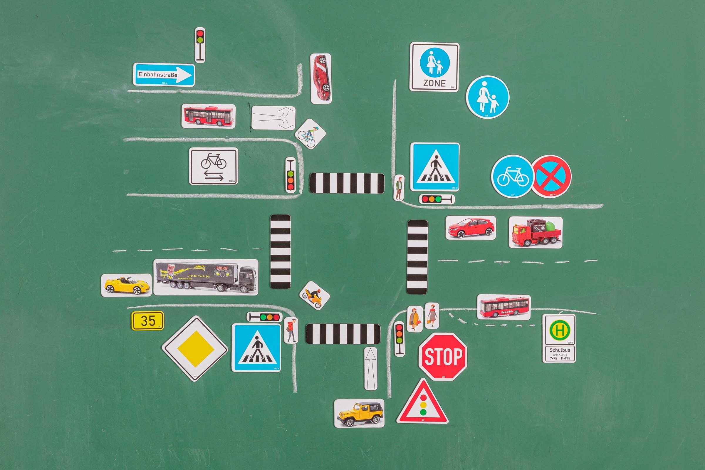 Wissner® aktiv lernen Lernspielzeug Verkehrszeichensatz magnetisch (124 Teile) Verkehrsschilder lernen, RE-Plastic®