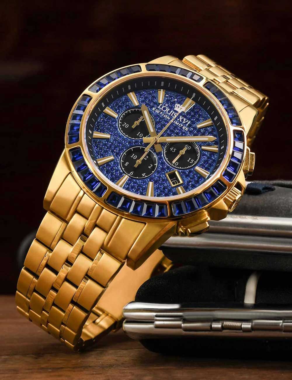 LOUIS XVI Quarzuhr Louis XVI XLXVI1132 Herrenuhr Majesté Iced Out Baguette Chronograph 4 Louis XVI XLXVI1132 Herrenuhr Majesté Iced Out Baguette Chronograph 43mm 5ATM