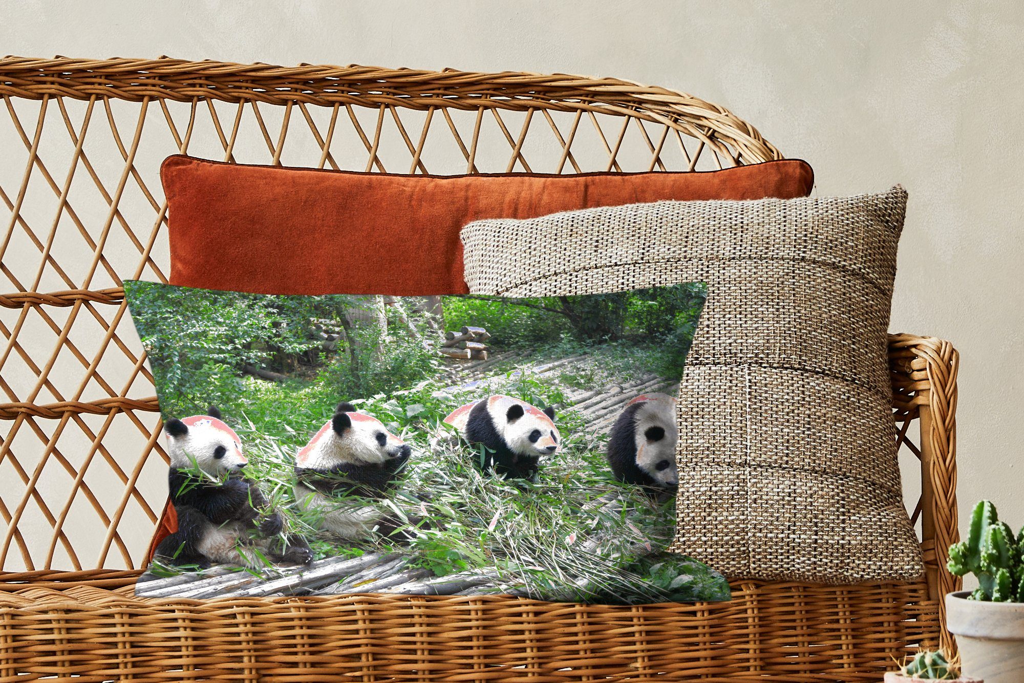 MuchoWow Dekokissen Panda - mit - Bambus, Füllung, Schlafzimmer Dekokissen Wohzimmer Dekoration, Zierkissen, Natur