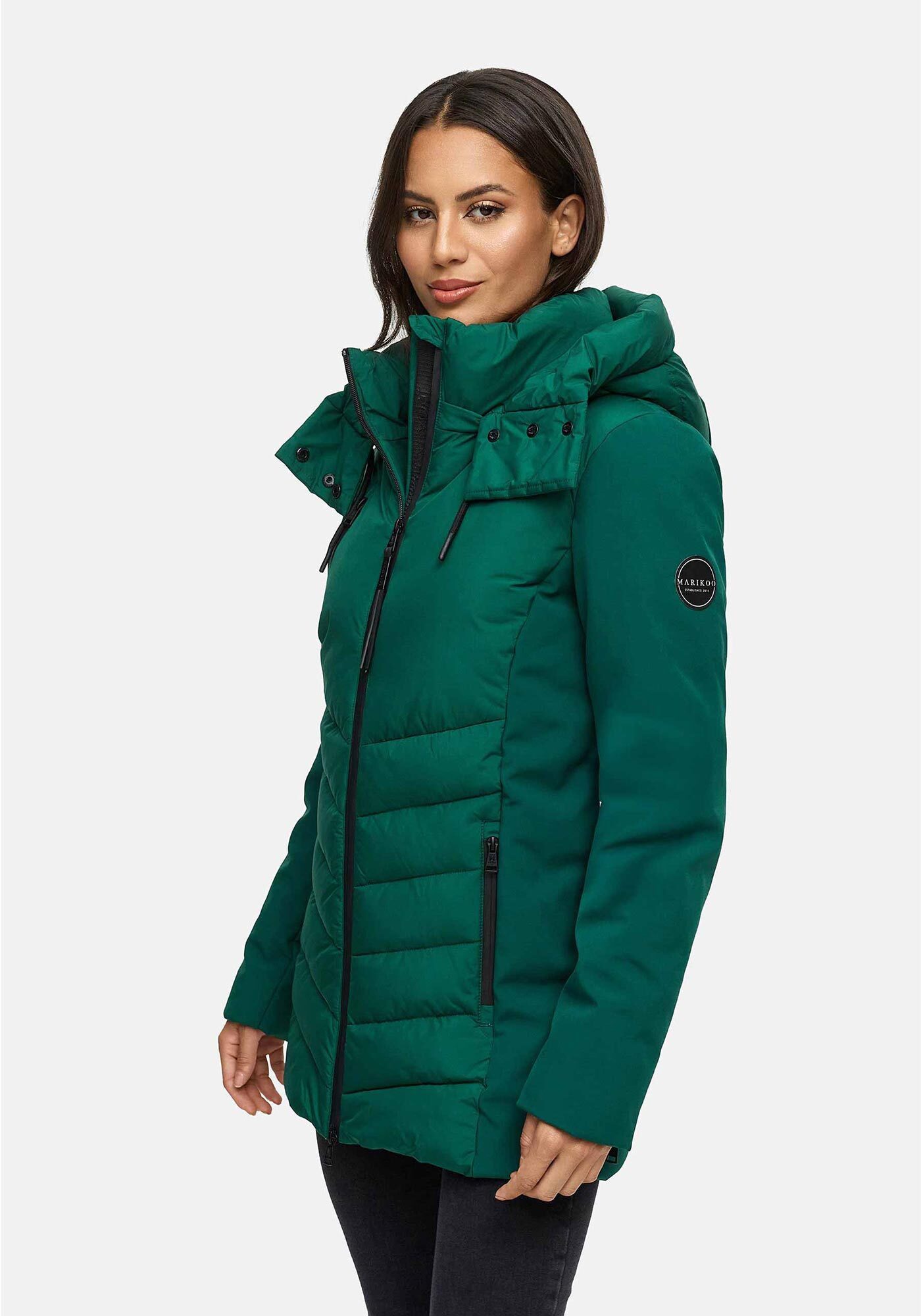 Marikoo Winterjacke Tivaa mit abnehmbarer Kapuze und figurbetonter Passform