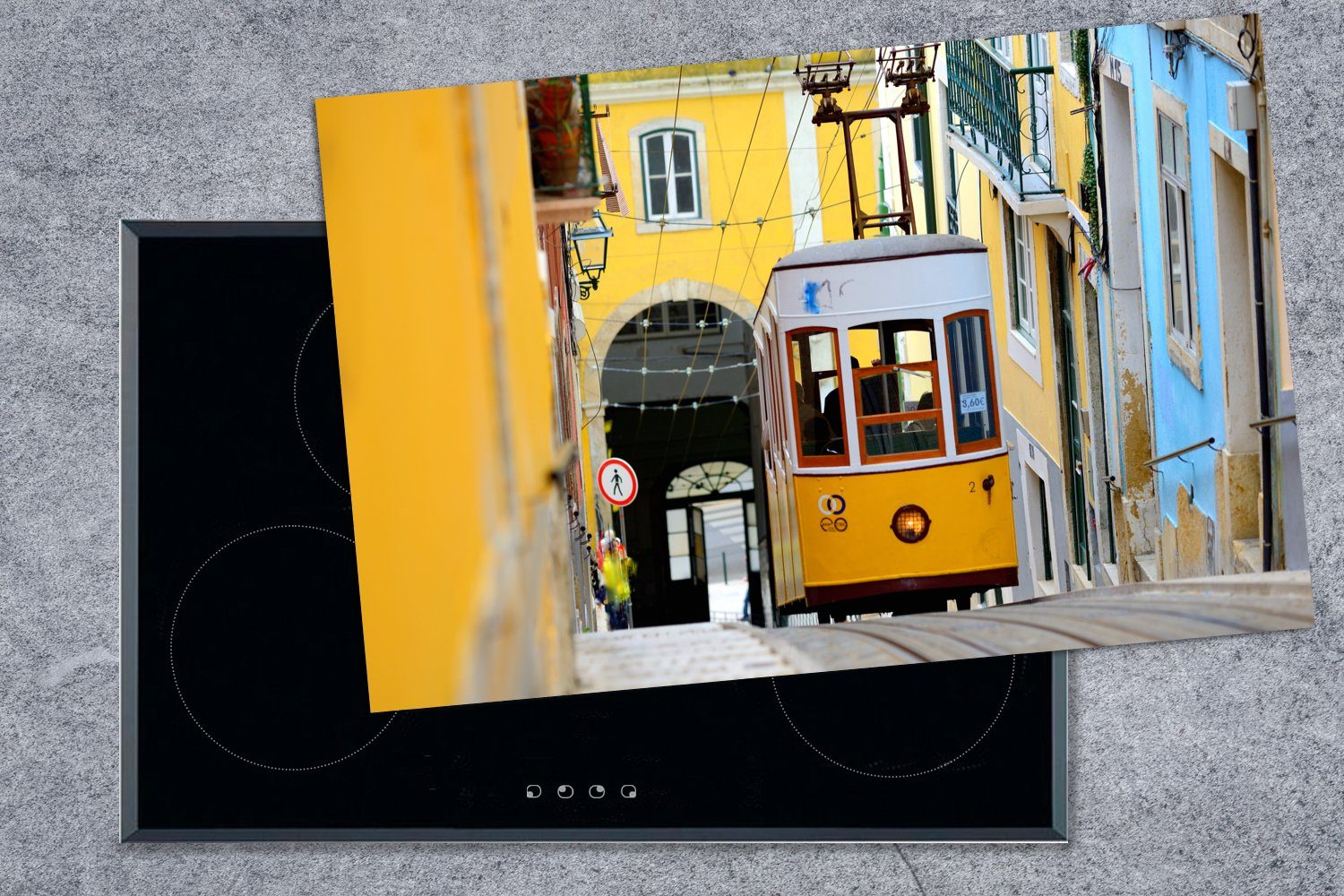 Induktionskochfeld Vinyl, - MuchoWow Lissabon - tlg), Straßenbahn (1 Ceranfeldabdeckung Herdblende-/Abdeckplatte die Gelb, küche, für 81x52 Schutz cm,