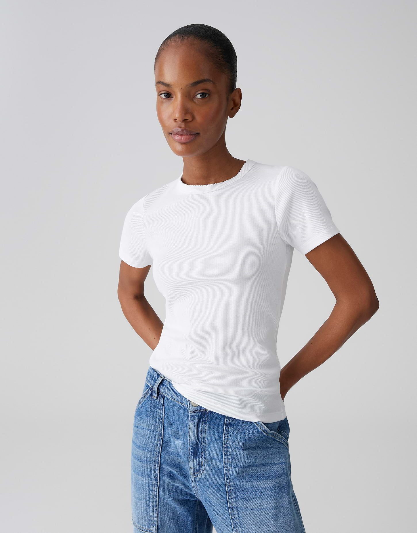 OPUS Kurzarmshirt Basicshirt aus Baumwoll Mix mit Muschelkante Schmale Passform, bogenförmige Spitzenborte