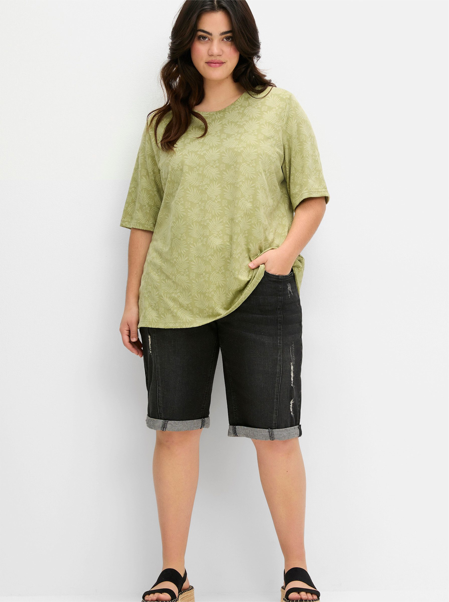 Sheego T-Shirt Rundhalsshirt . mit Alloverprint, leicht tailliert günstig online kaufen