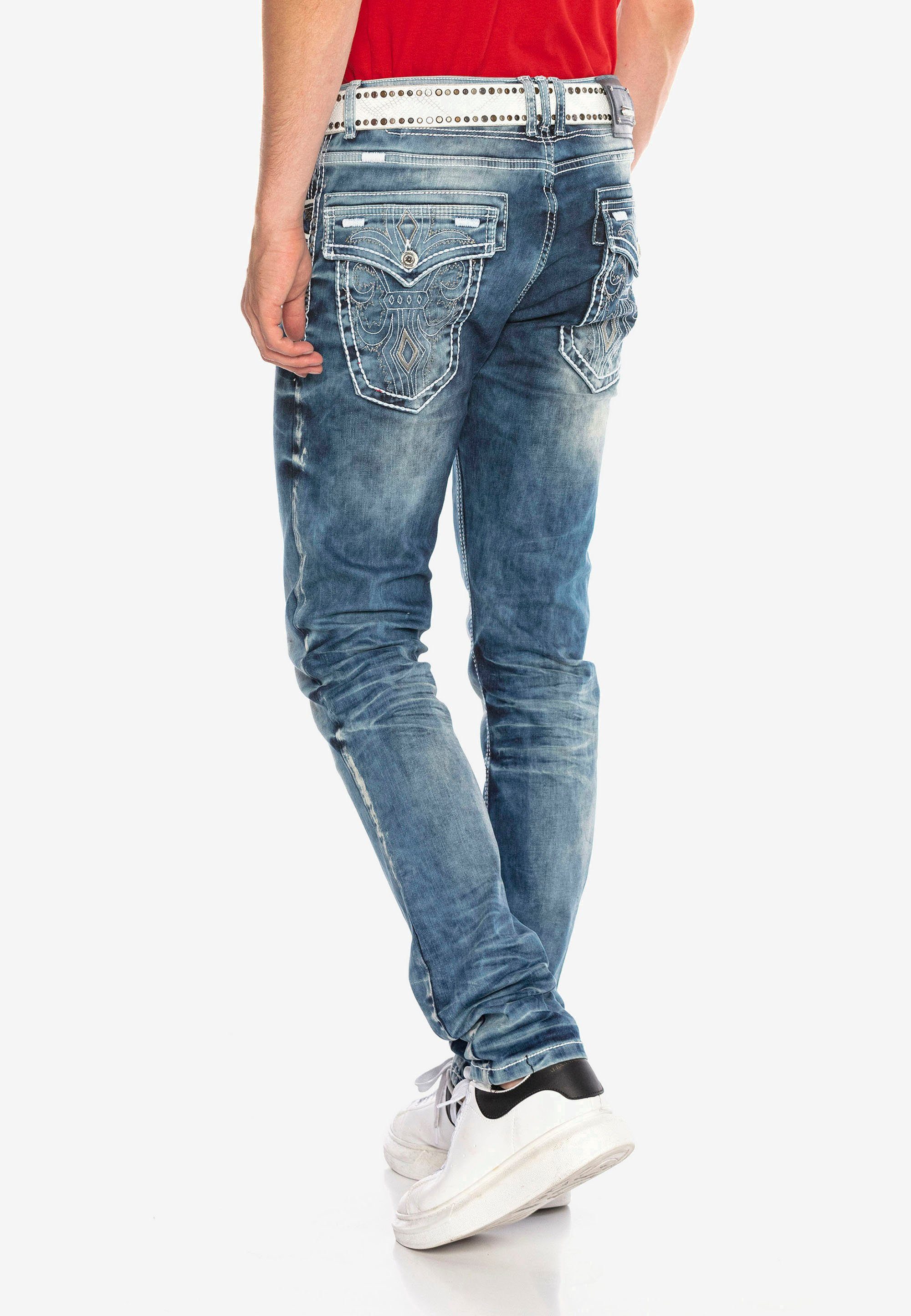 Cipo & in Bequeme Fit dezenten Nähten Baxx Jeans mit Straight