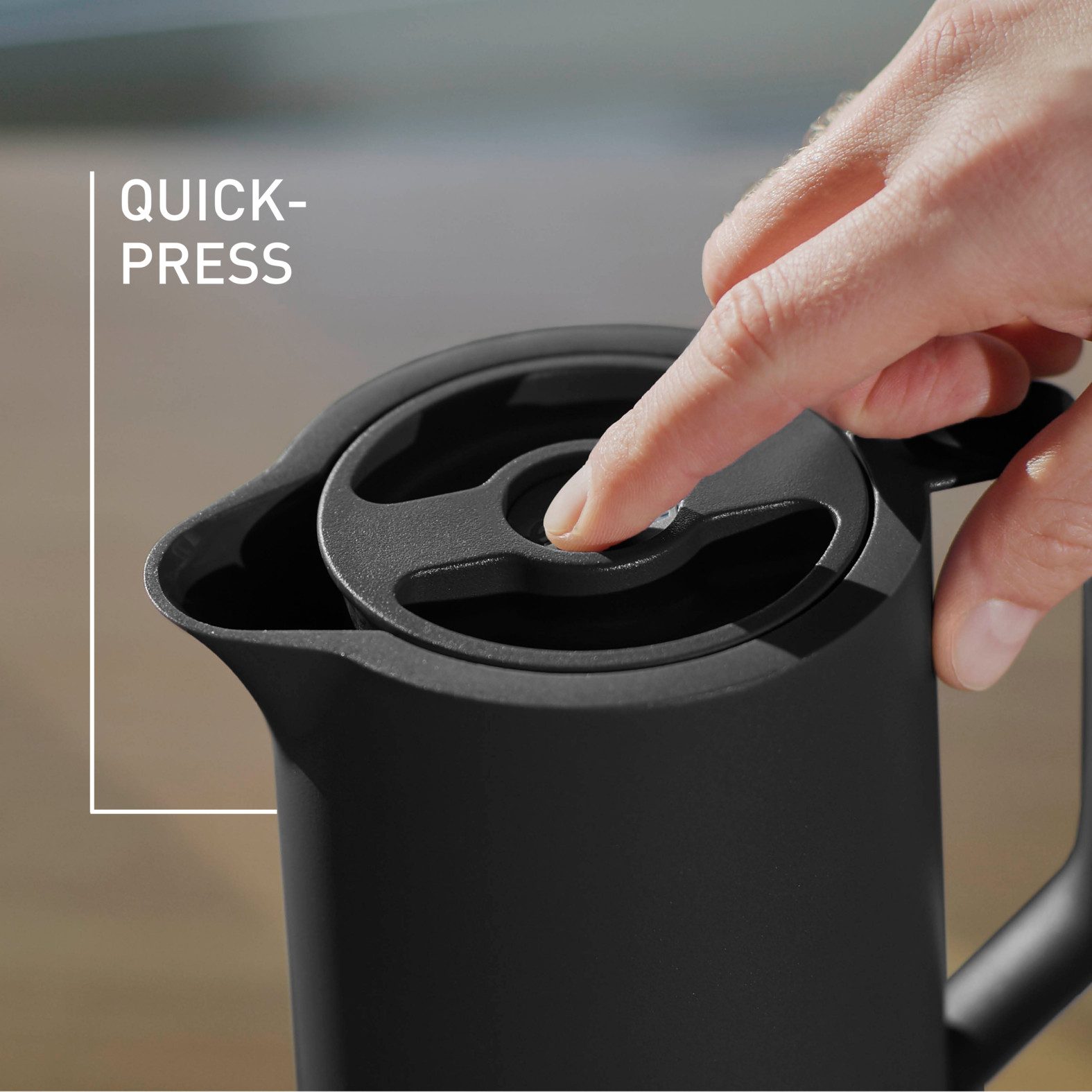 Emsa Isolierkanne Motiva in modernem Design, 100% auslaufsicher, Made in Germany, 1 l, (doppelwandiger Glasisolierkolben, bis zu 12h warm/24h kalt), Quick-Press – Bild 5 von 5