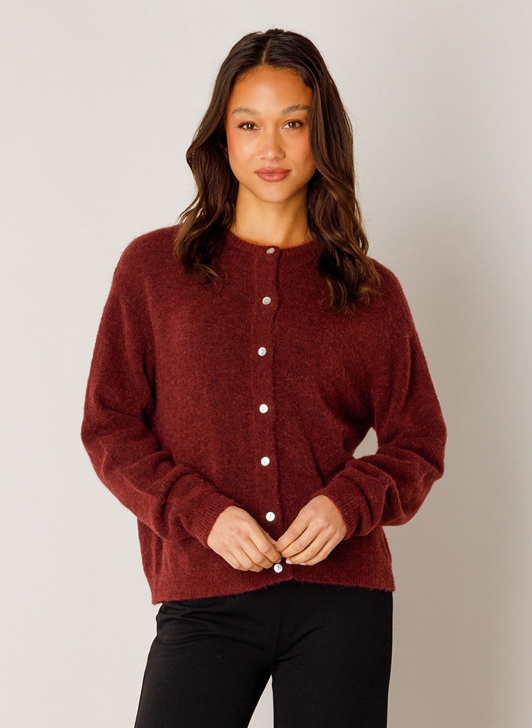 Base Level Cardigan Yuli mit Woll-Anteil und Knopfleiste