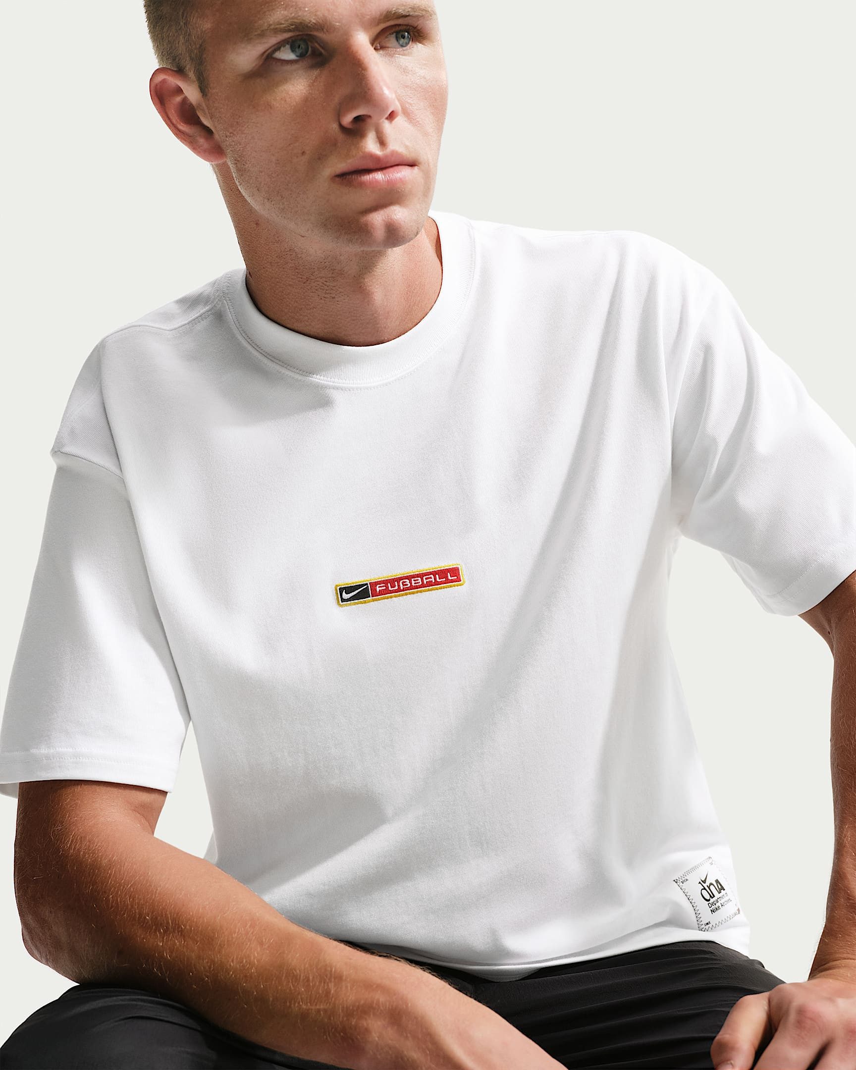 Nike Sportswear T-Shirt M NSW TEE LSE BOXY FUSSBALL aus Baumwolle, in den Größen XS bis 4XL