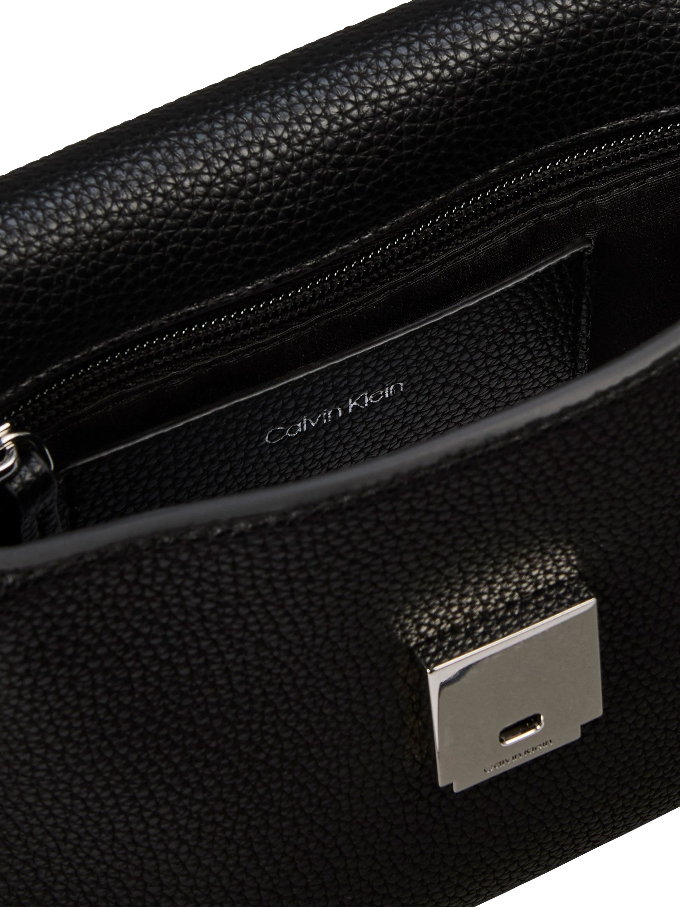 Calvin Klein Umhängetasche EMBLEM HW PEBBLE CROSSBODY 20, Abendtasche, Handtasche, Schultertasche mit Zierkette