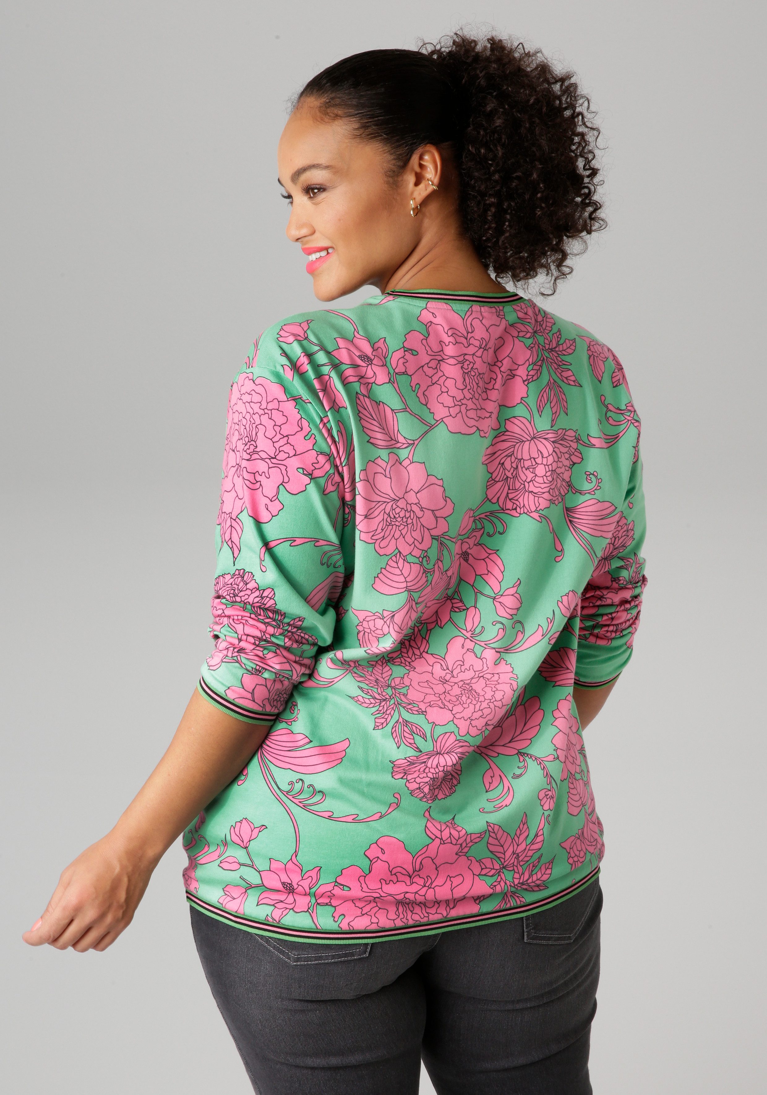 Aniston PLUS Sweatshirt mit großflächigen, grafischen günstig online kaufen