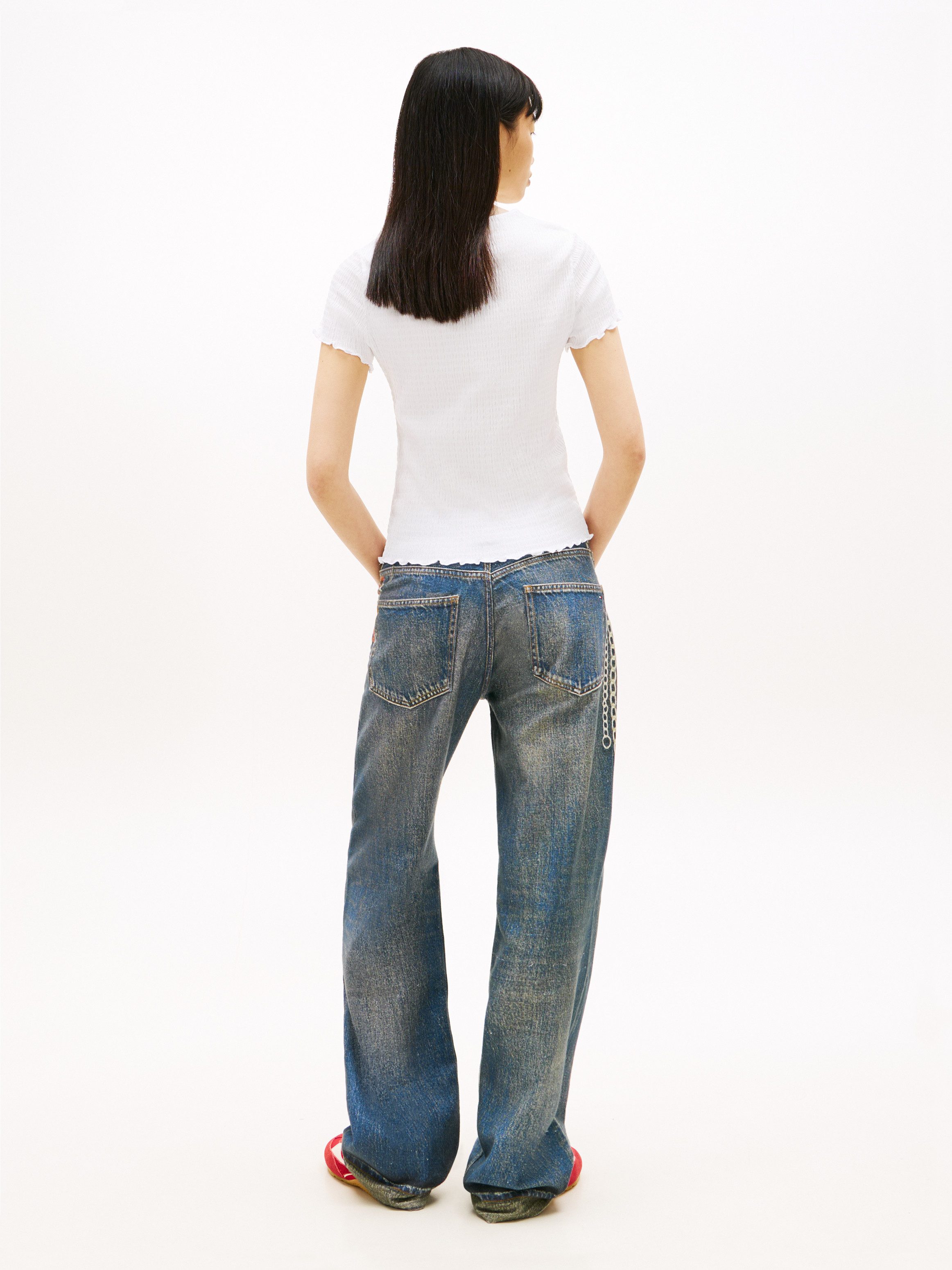 Tommy Jeans Kurzarmshirt TJW SLIM SMOCK SS TEE aus Seersucker, mit Kräuselsaum – Bild 5 von 5